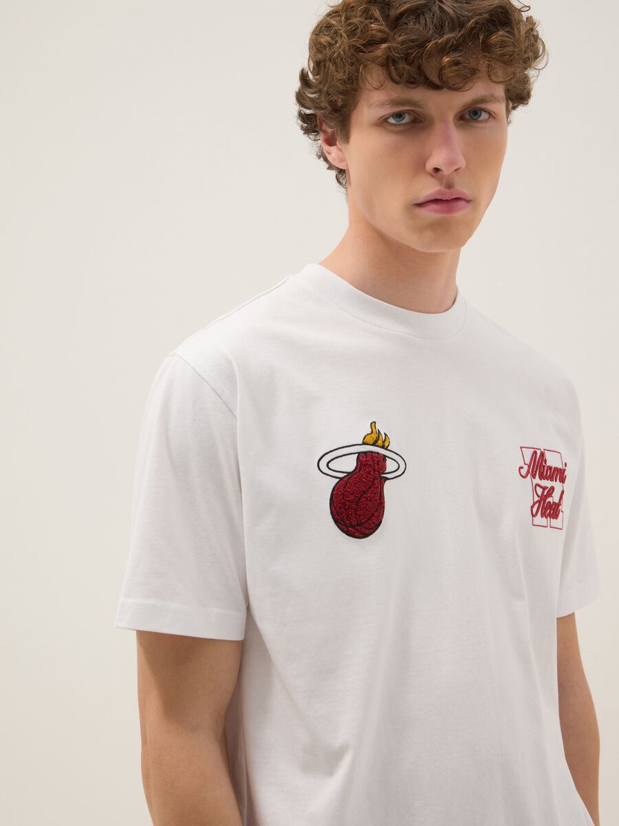 White pure cotton T-shirt with embroidered Miami Heat logo_0