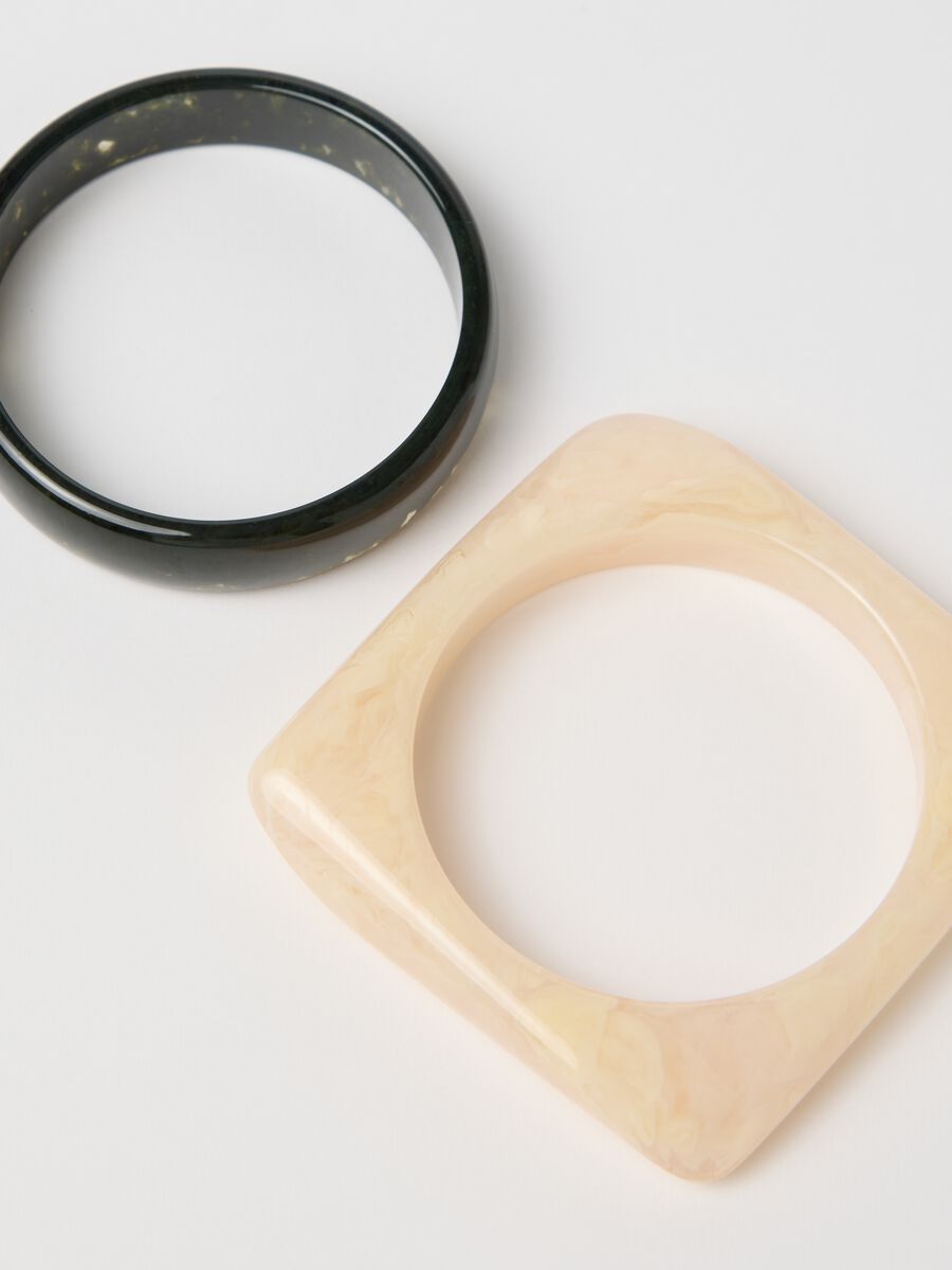 Two-pack ivory and green solid bracelets_1