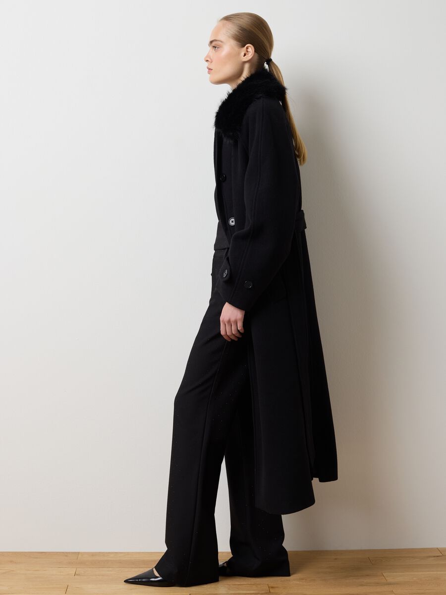 Long black coat with soft collar and regular fit belt_0