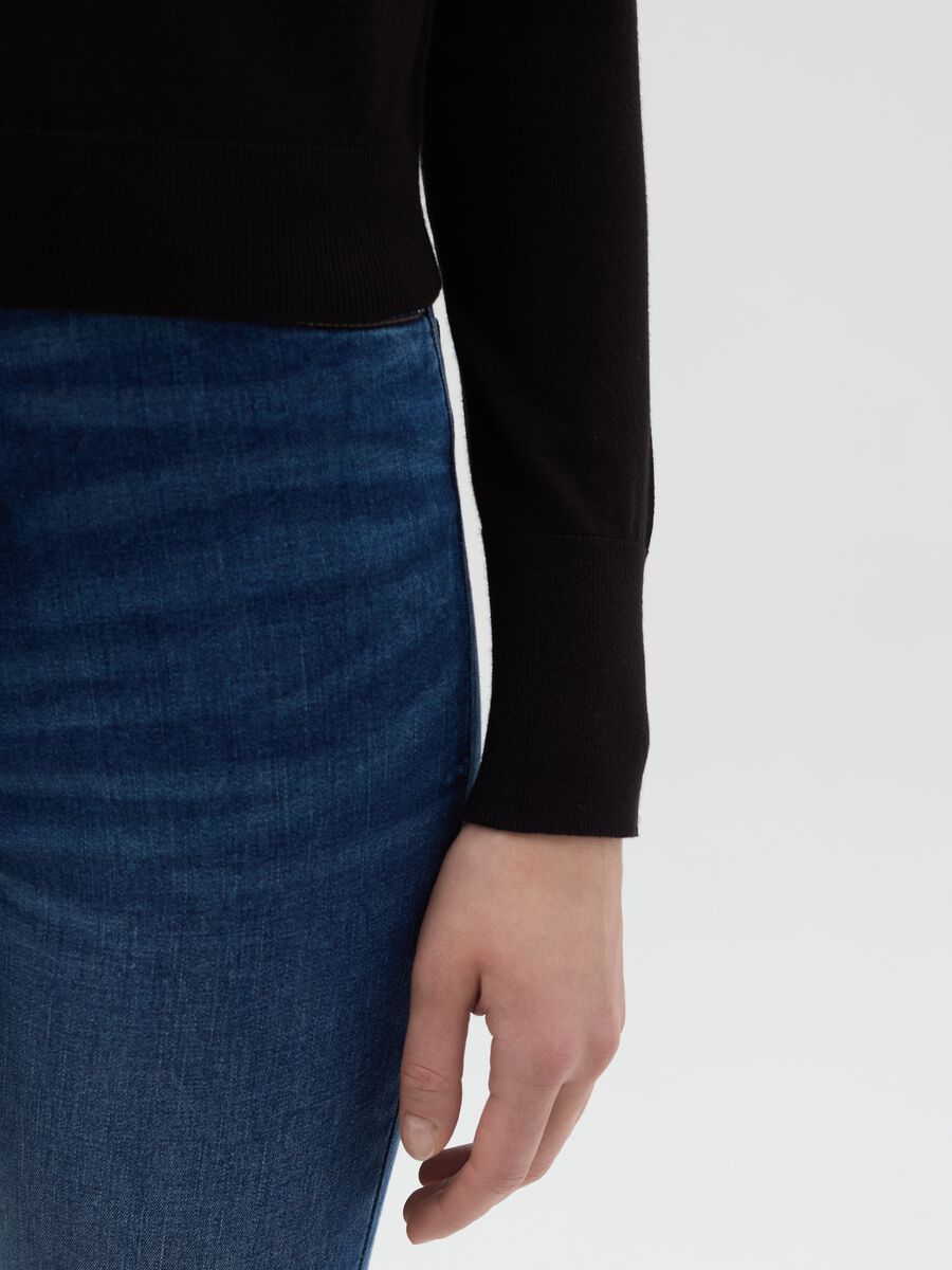 Top with round neck and long sleeves_2
