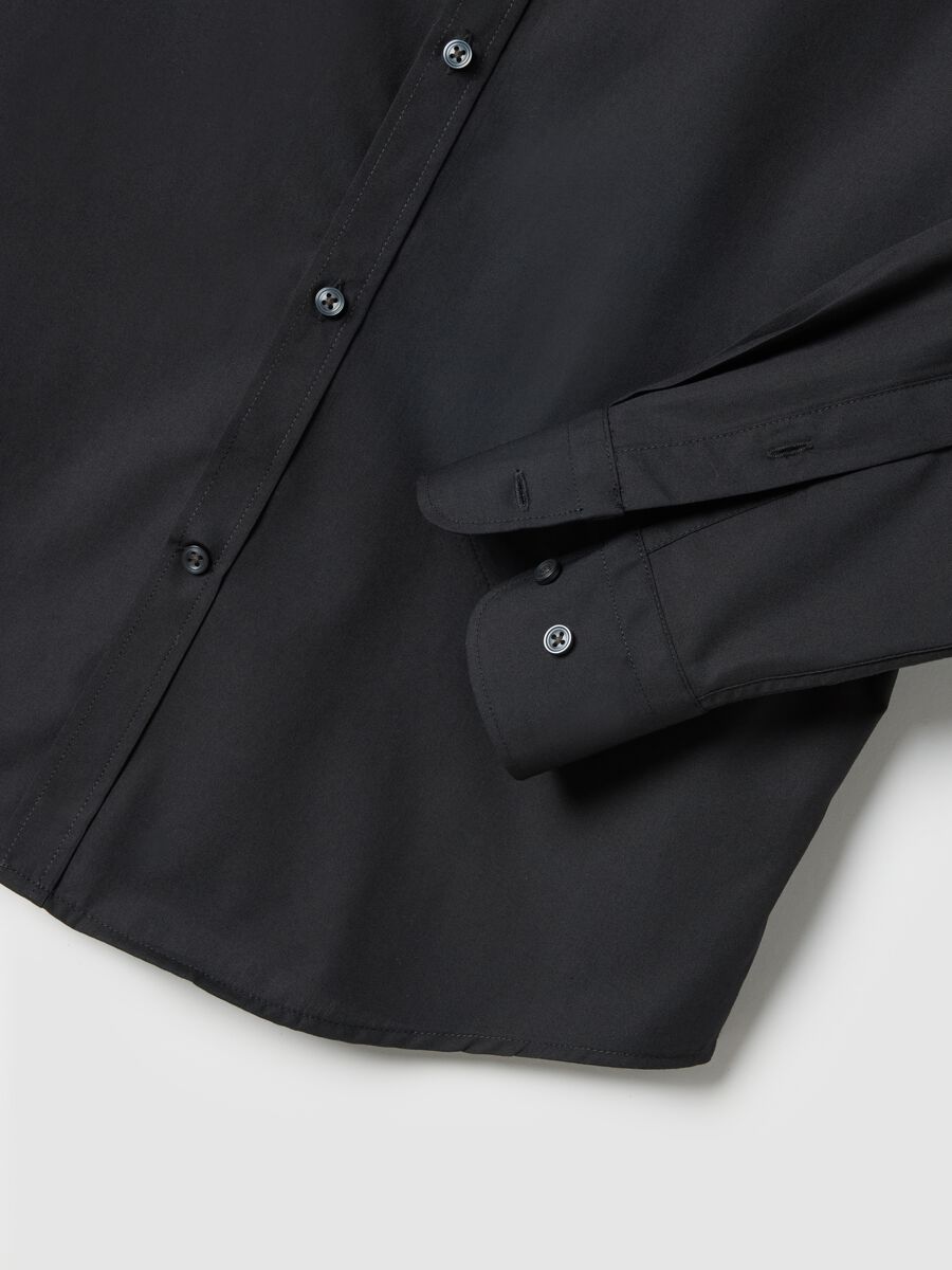 Black cotton blend slim fit easy iron shirt_5
