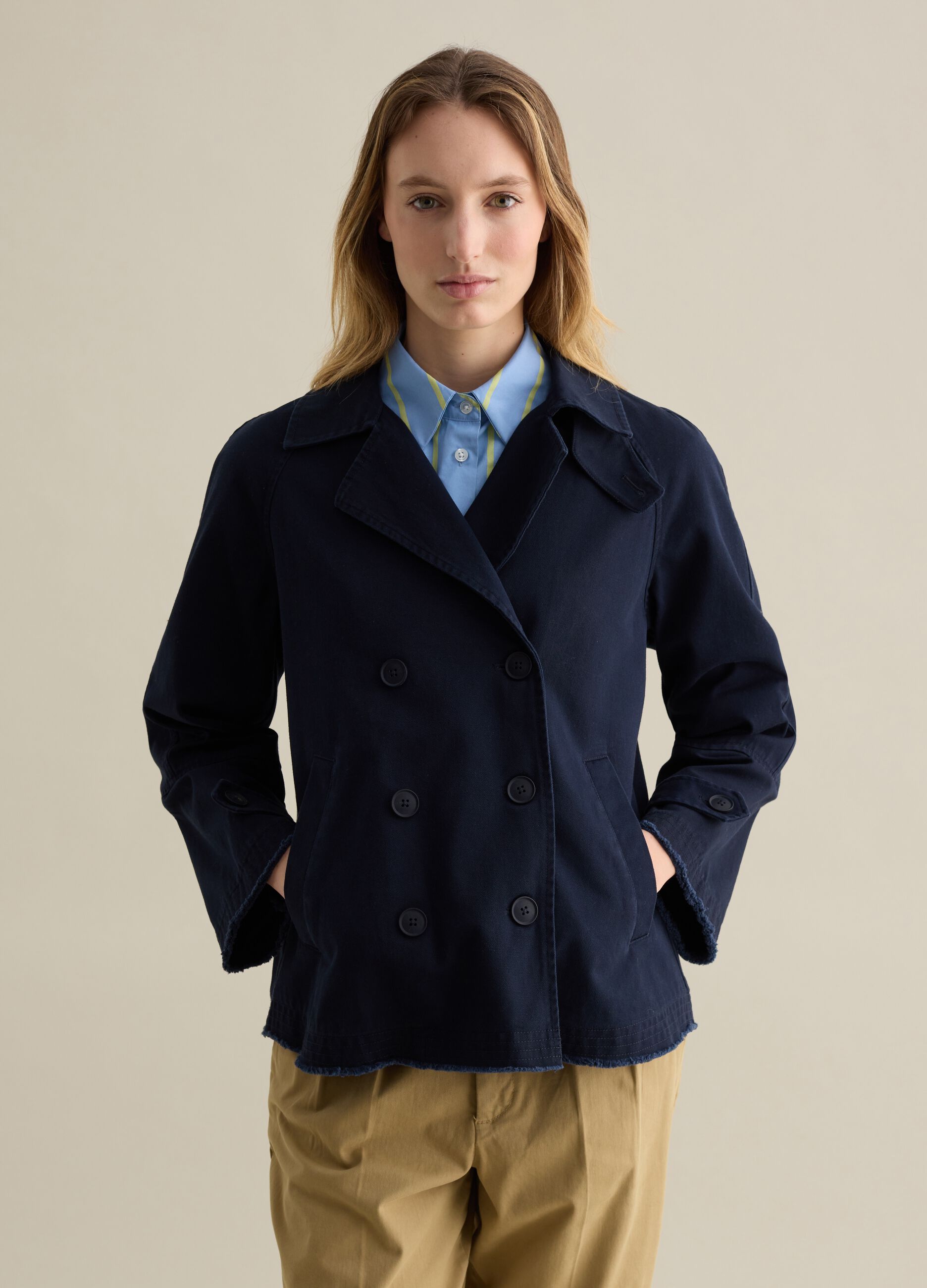 Short double-breasted trench coat in cotton