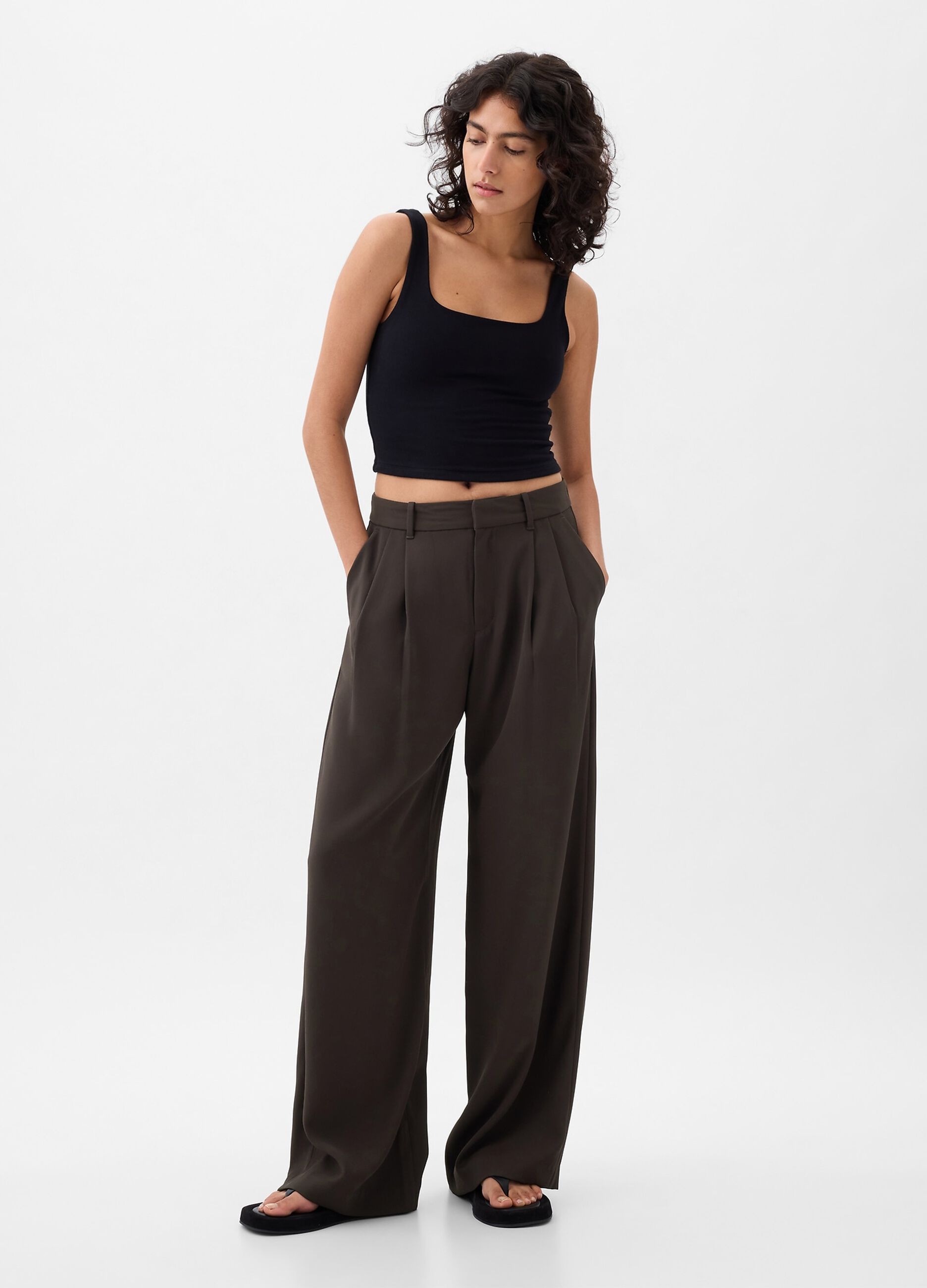 Wide leg trousers with darts