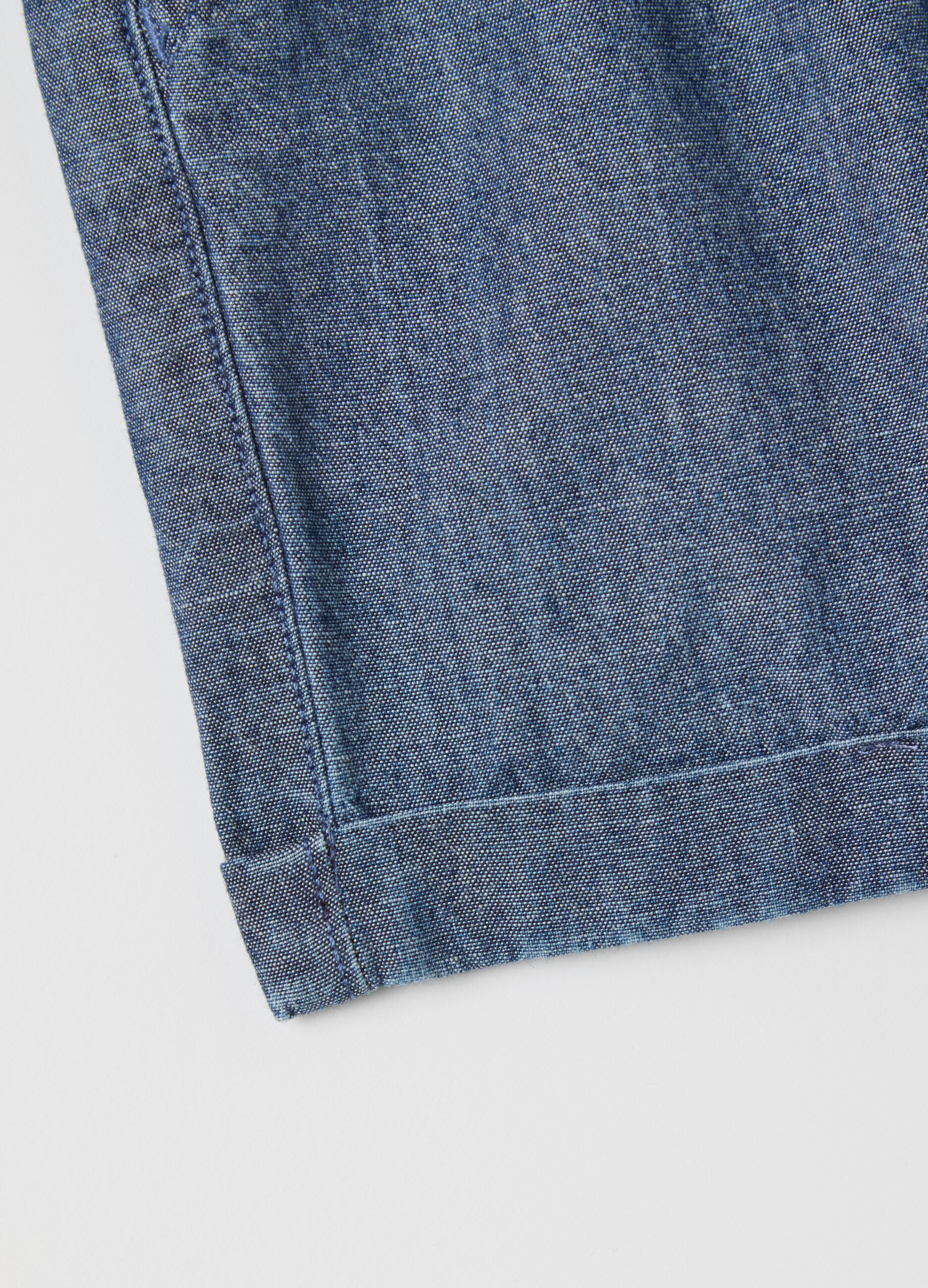 Stretch shorts in 100% cotton