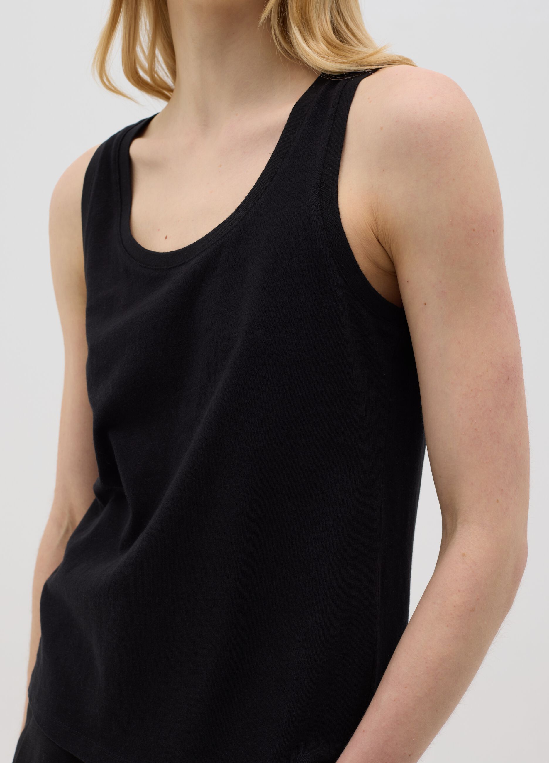 Canotta da donna in cotone e lino nero regular fit