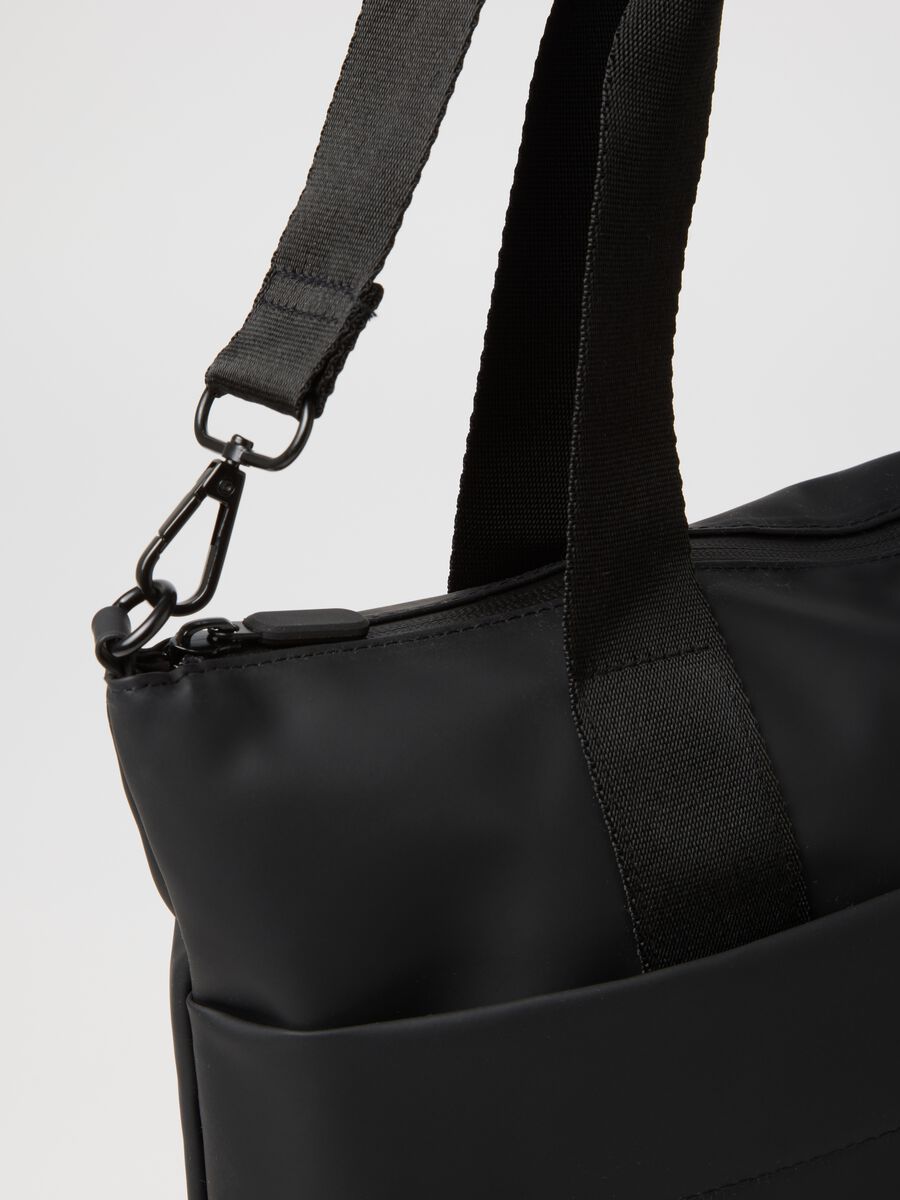Shopper nera con tasche_2