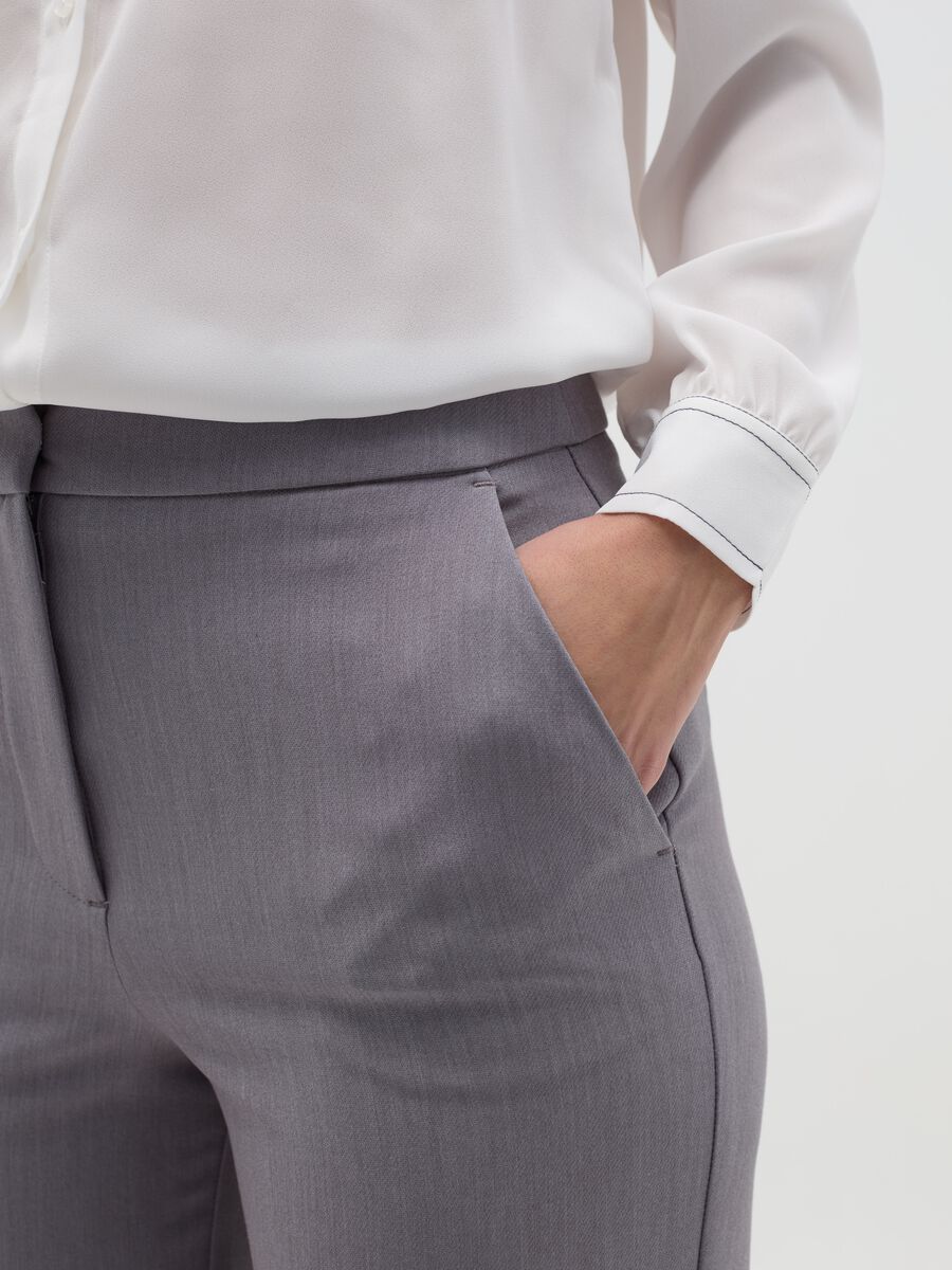 Crop trousers with folds_3