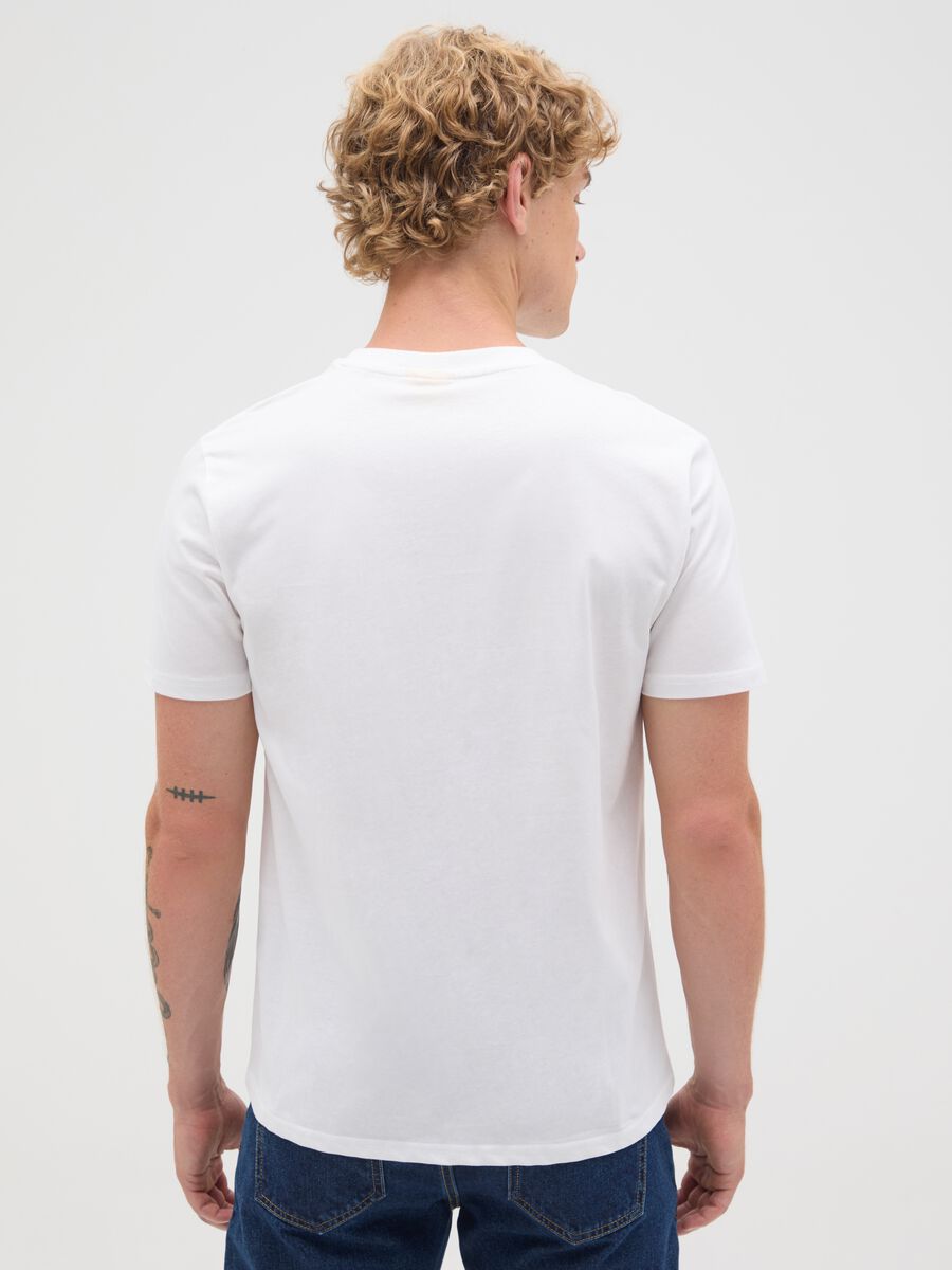 Men's regular fit white cotton T-shirt with Snoopy print_3