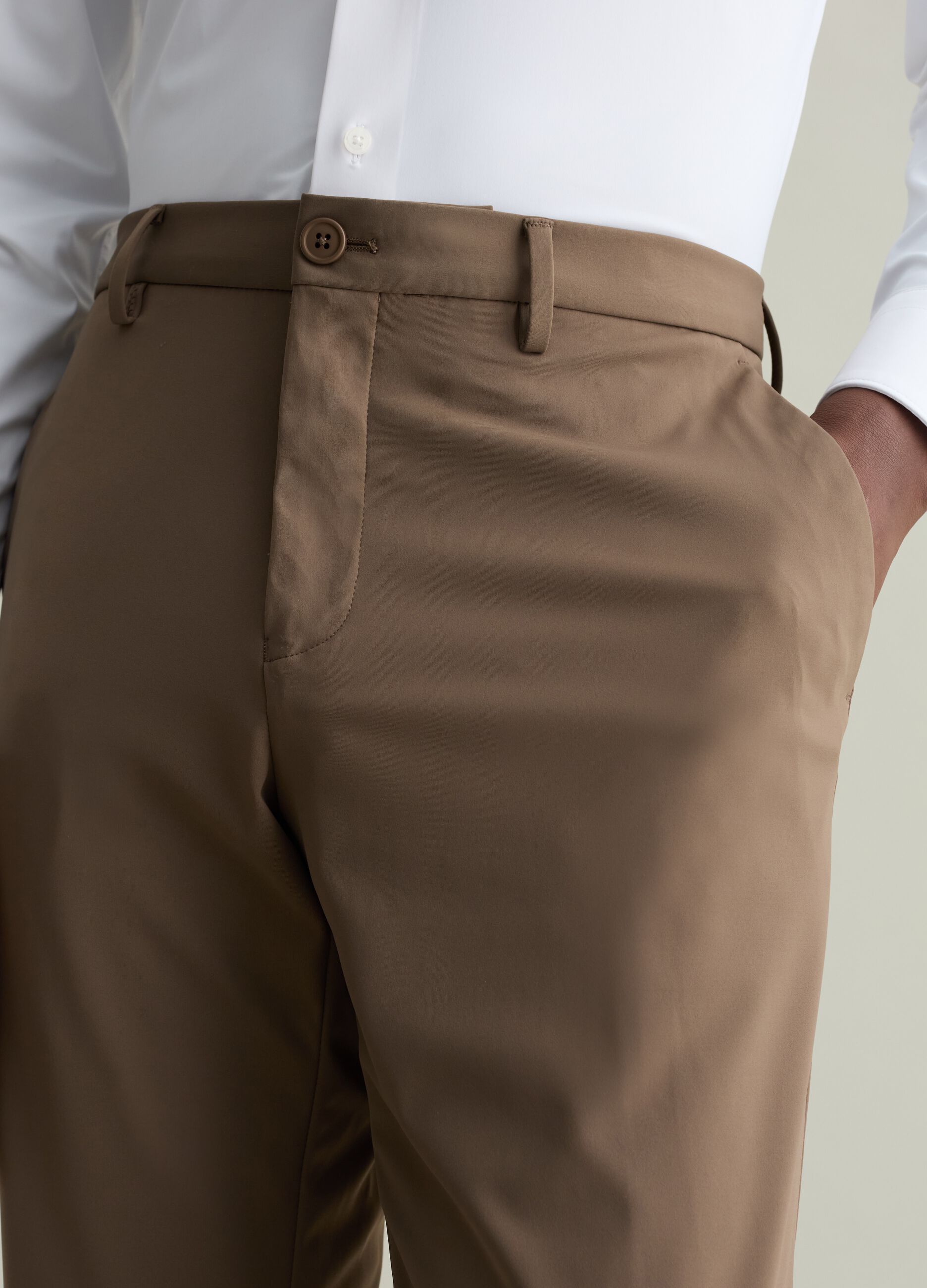 Pantalone chino in tessuto tecnico 