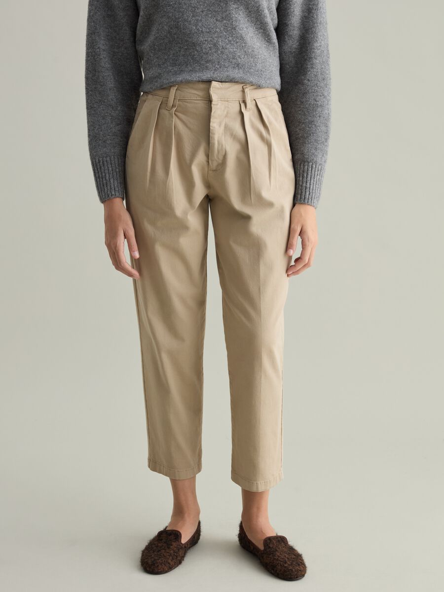 Pantalone chino con pinces_1