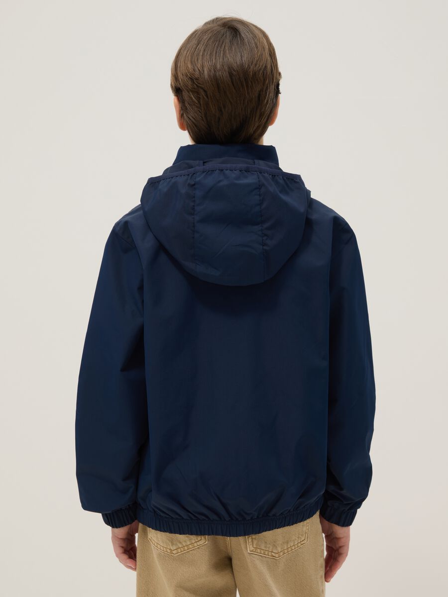 Giacca blu con cappuccio da ragazzo regular fit_1