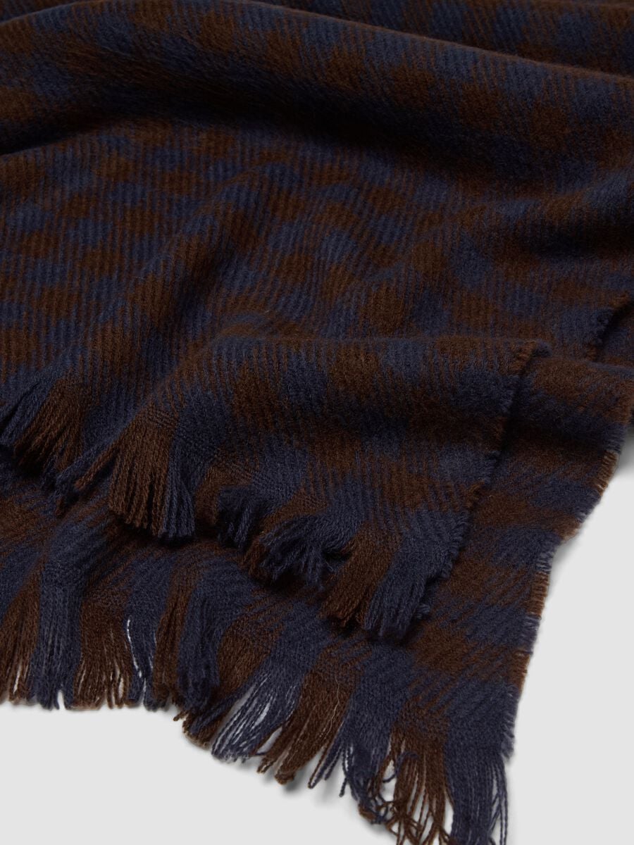 Blue checked scarf with fringes_2