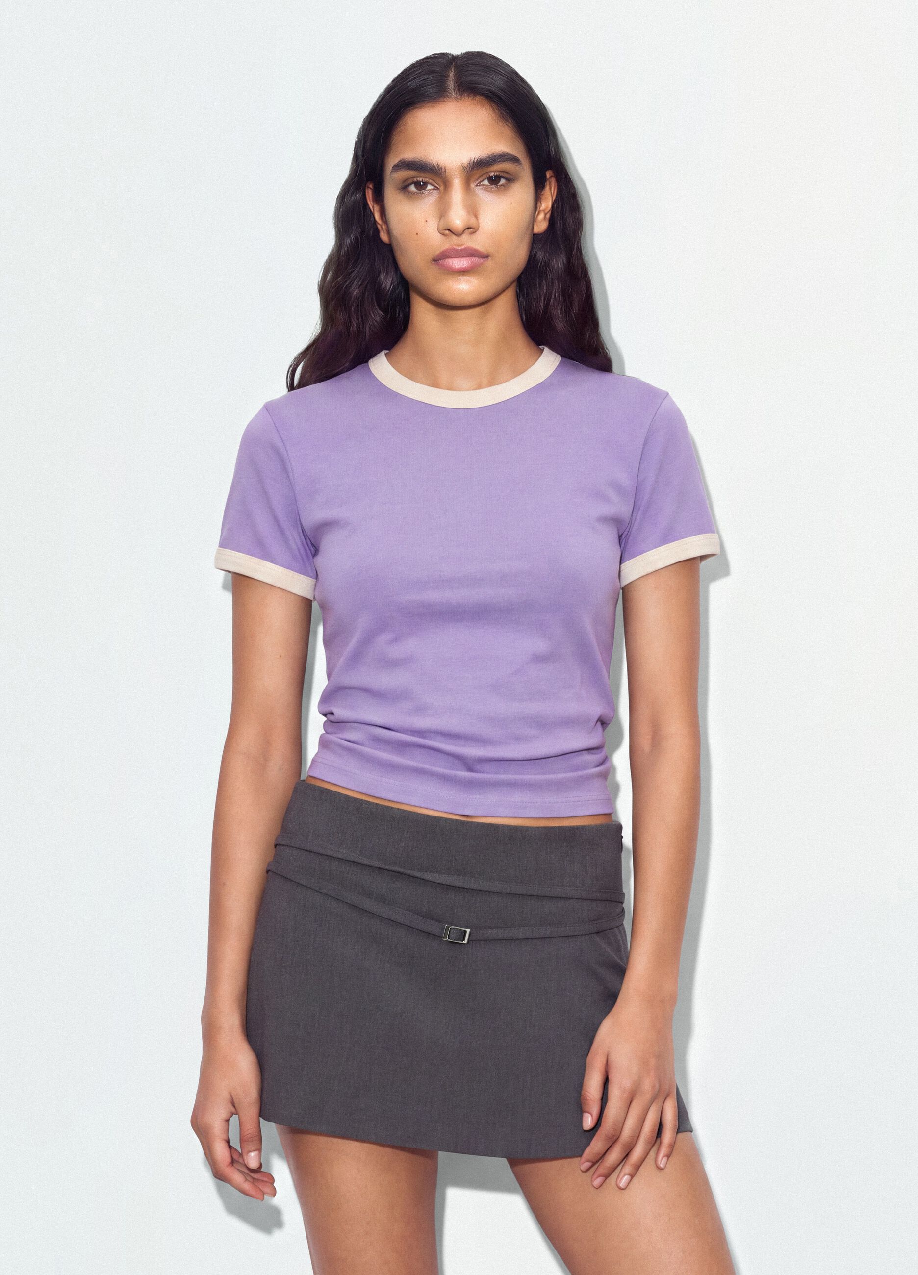 Purple fitted stretch cotton T-shirt with contrast trims