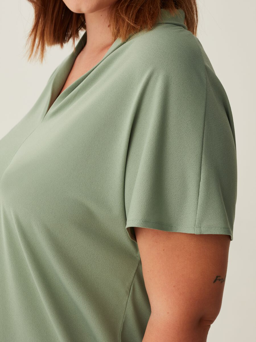 T-shirt con scollo a V Curvy_3