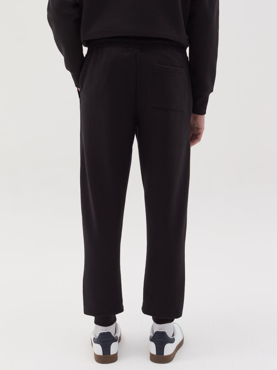 Fleece joggers with pockets and drawstring_3