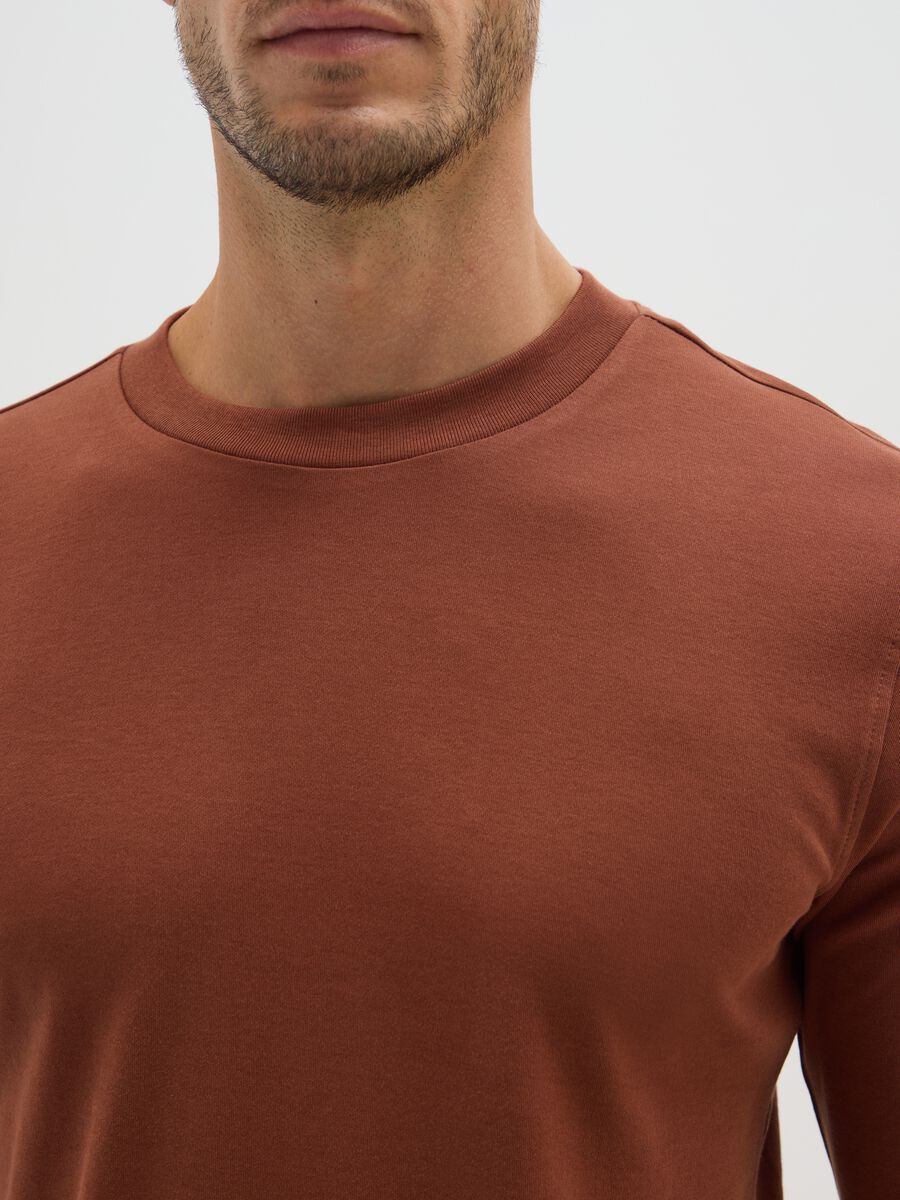 T-shirt in puro cotone marrone regular fit_3
