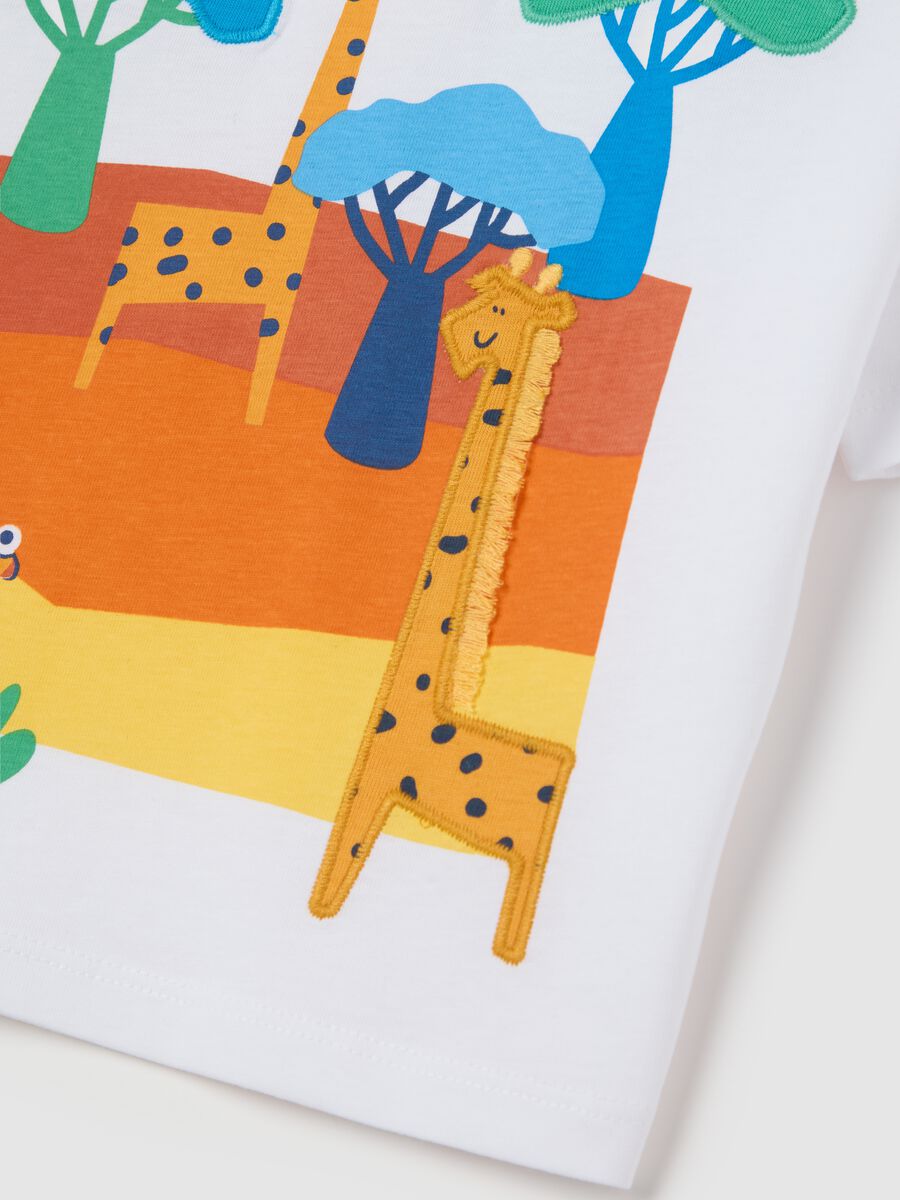 White short-sleeve t-shirt with giraffe print_2