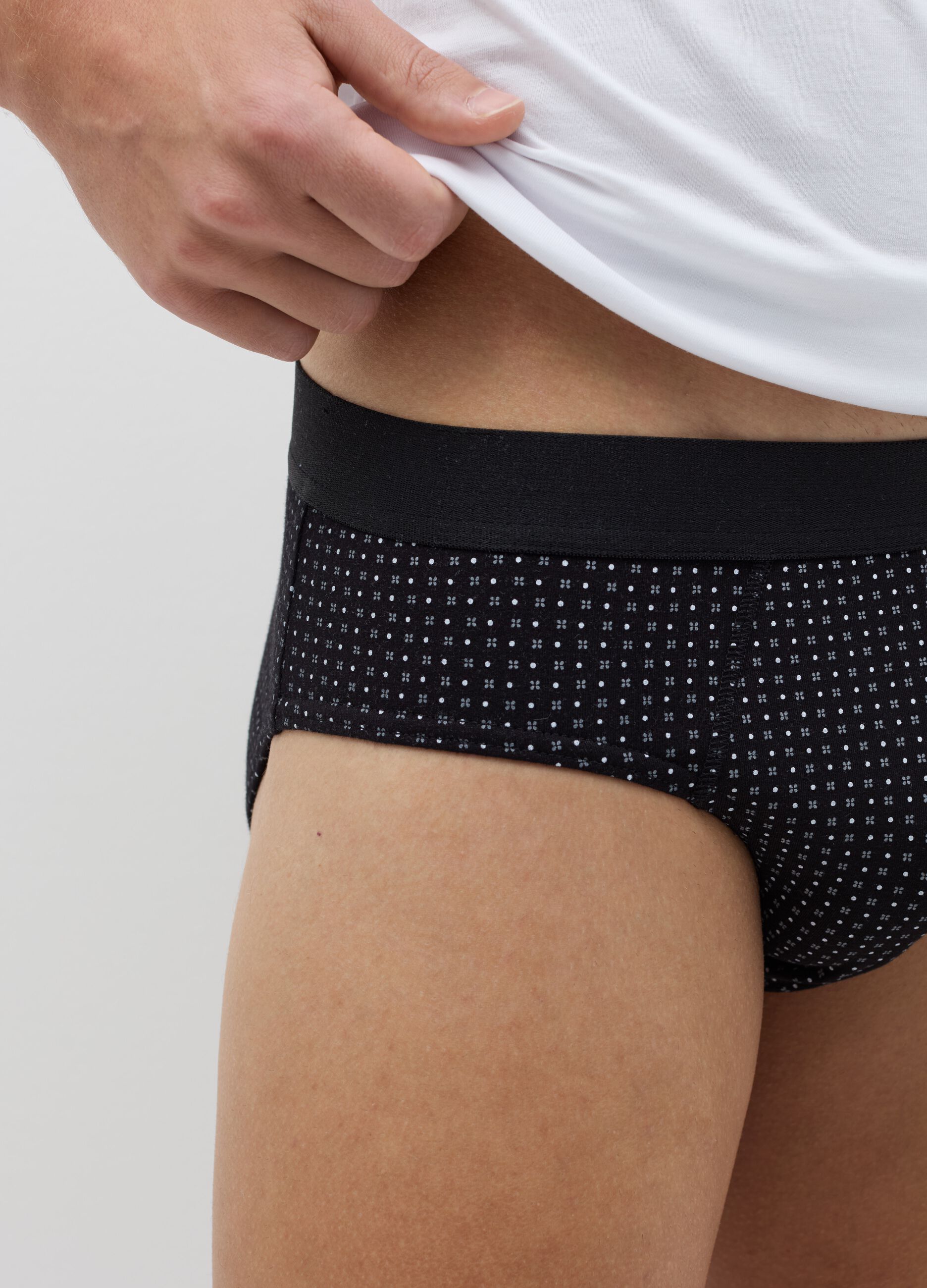 Three-pair pack briefs in stretch cotton with micro pattern