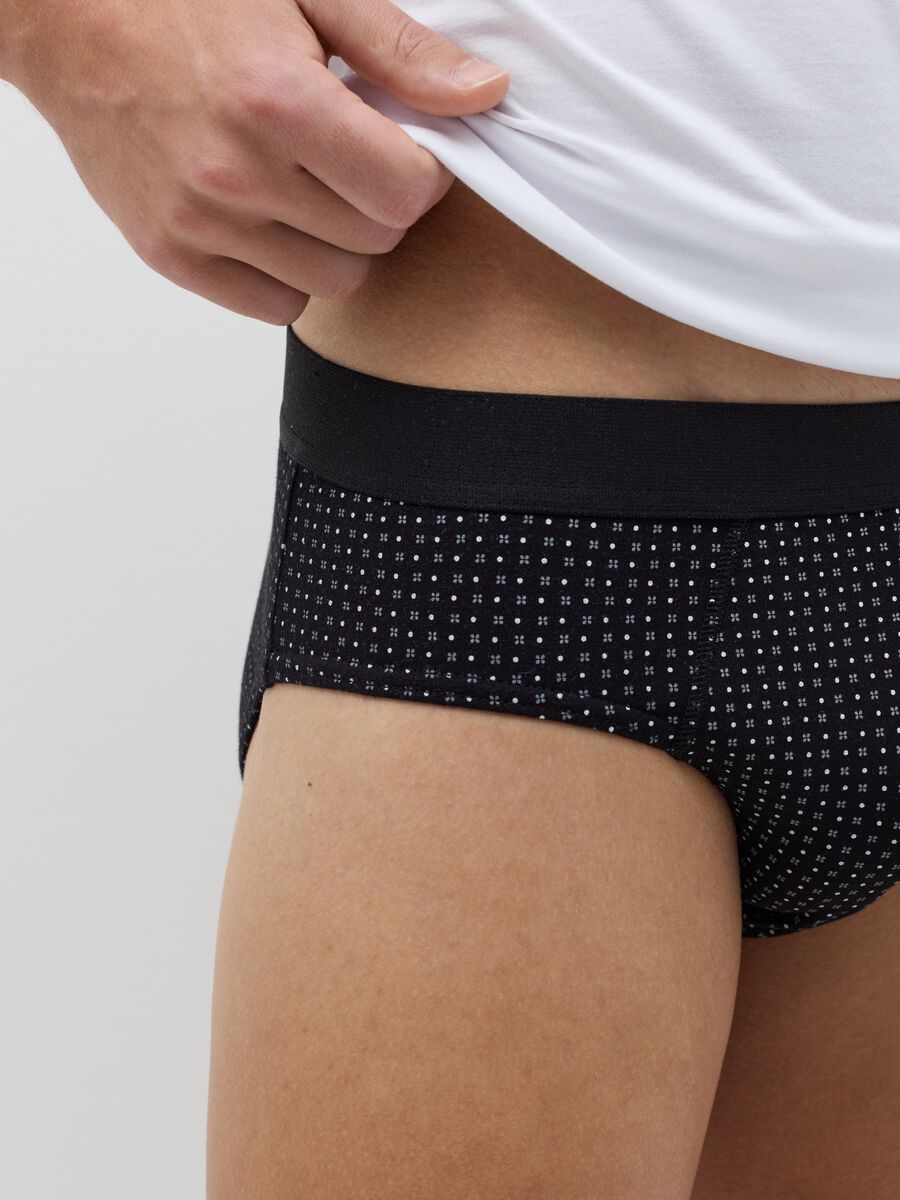 Three-pair pack briefs in stretch cotton with micro pattern_2