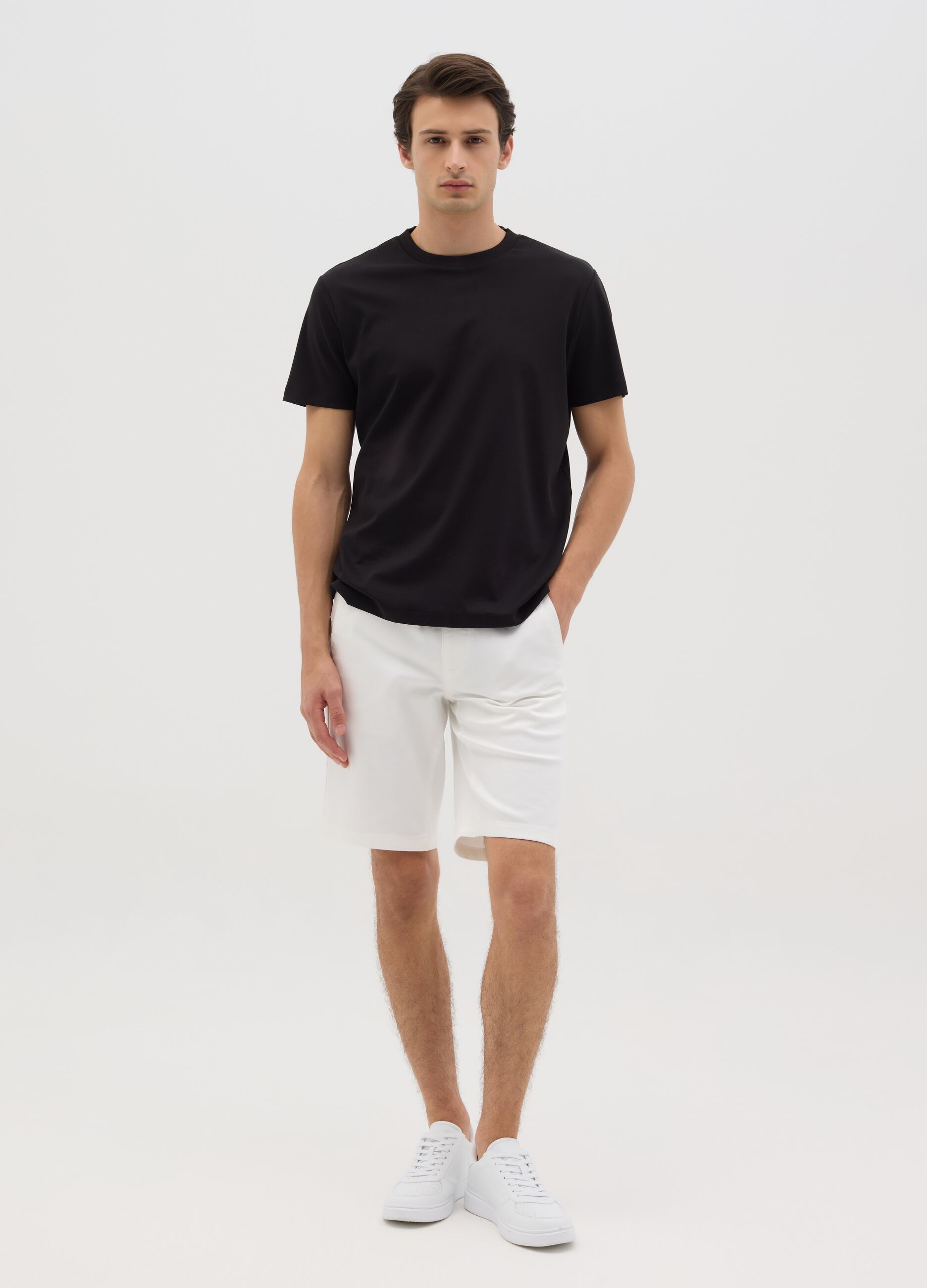 Bermuda da uomo in cotone elasticizzato bianco regular fit con laccio in vita