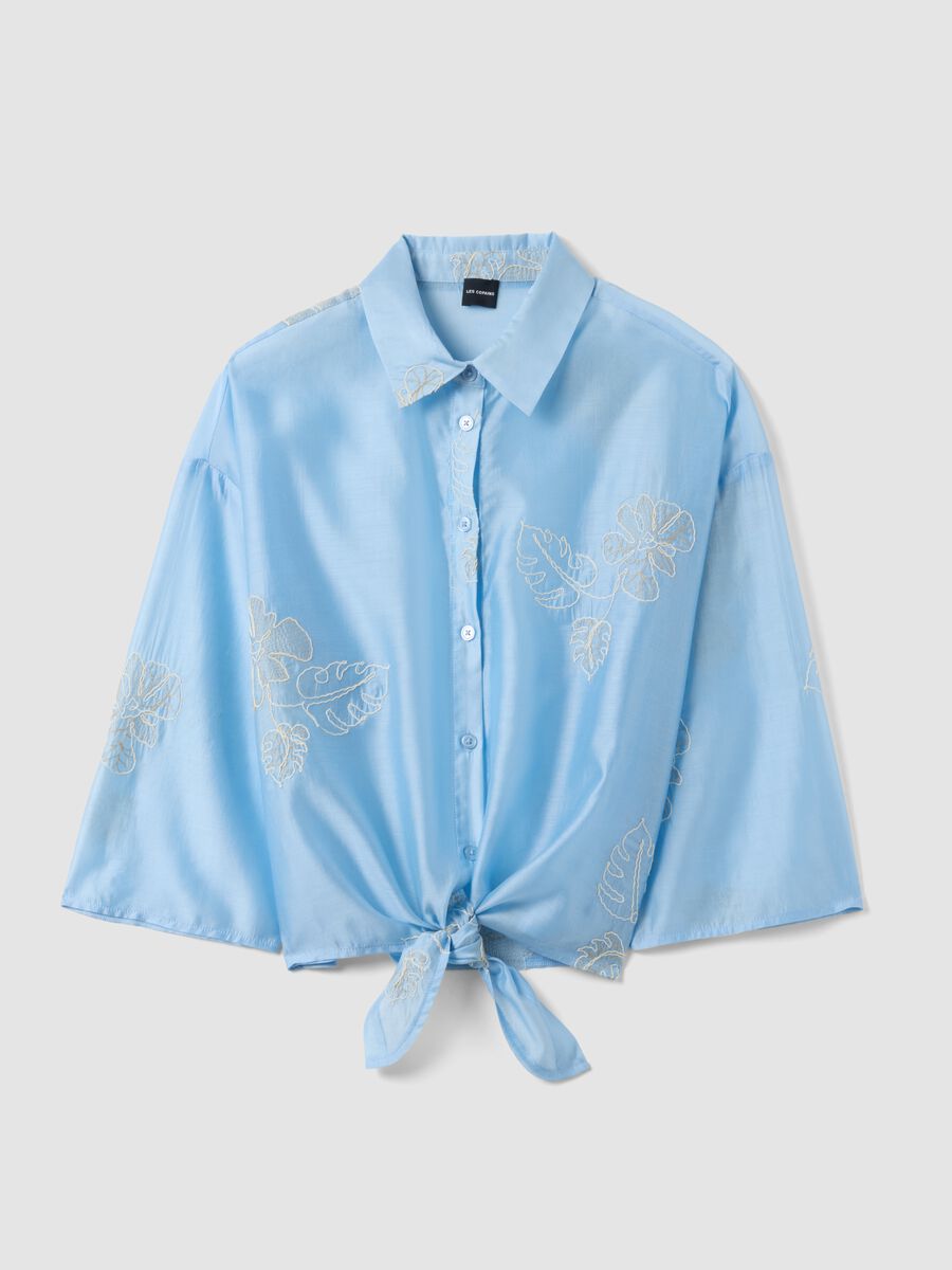 Camicia in misto lyocell azzurra regular fit con ricami floreali_4
