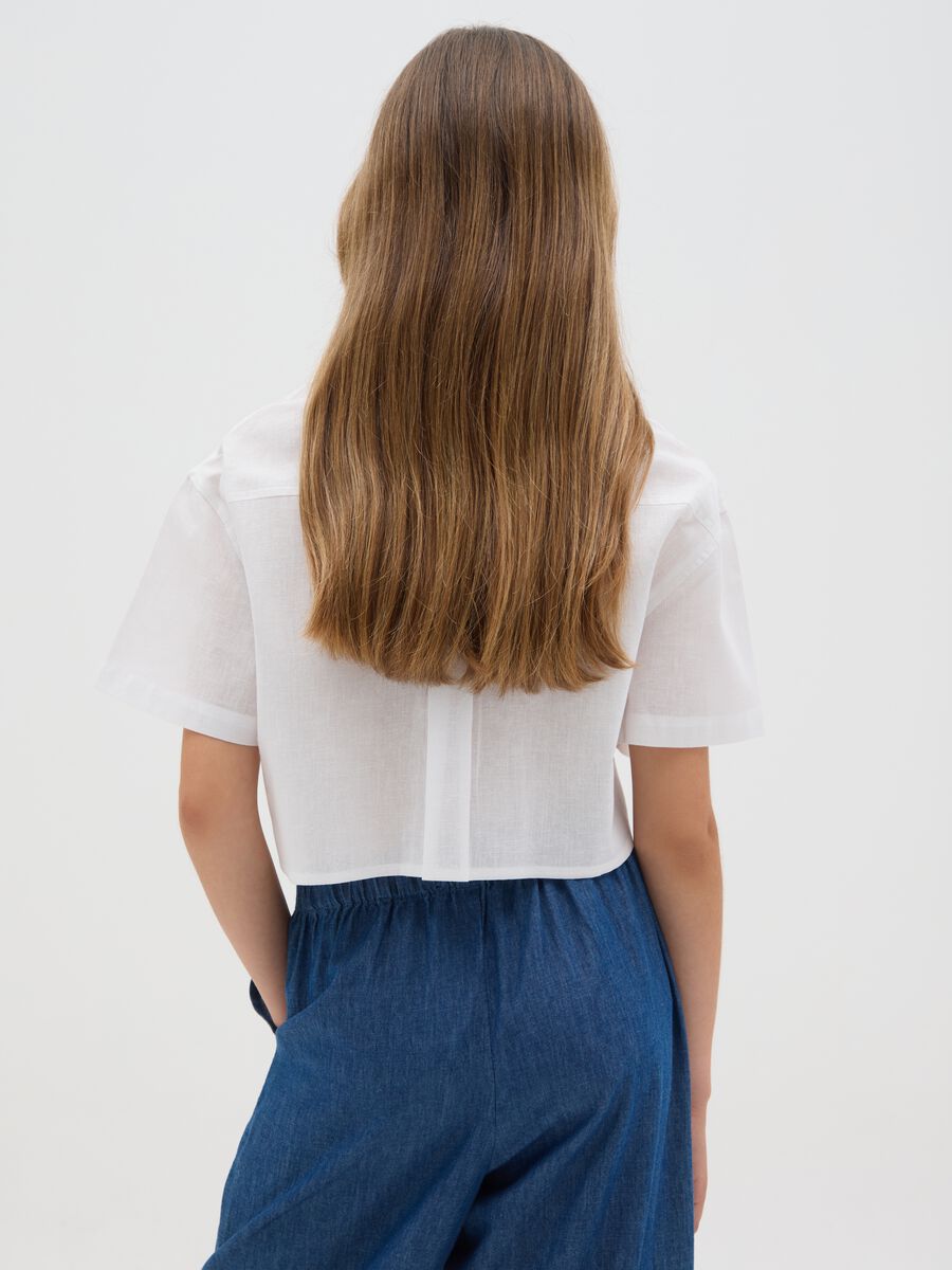 Camicia corta da ragazza in cotone e lino bianca regular fit con nodo frontale_1