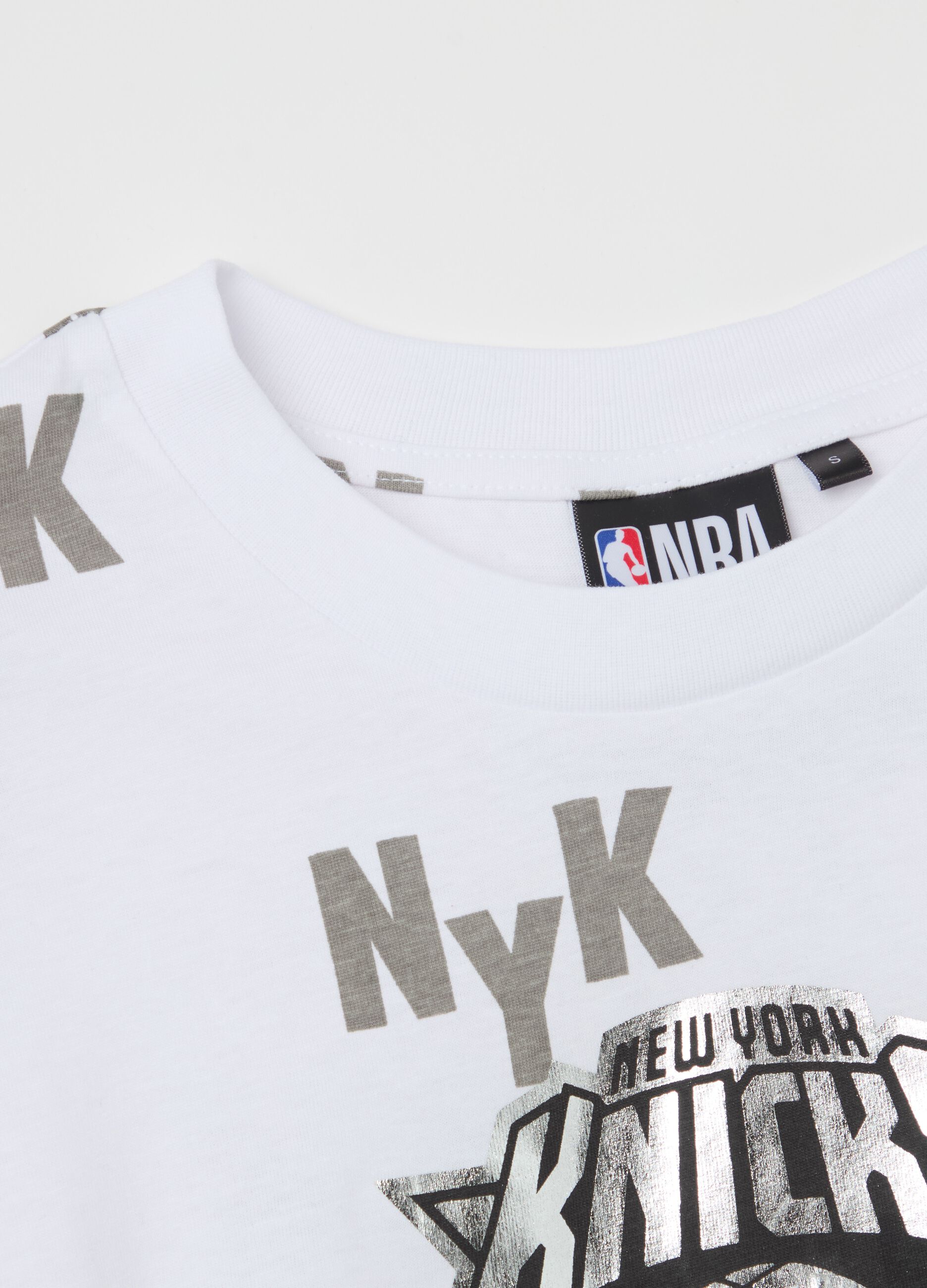 White T-shirt with NBA New York Knicks print