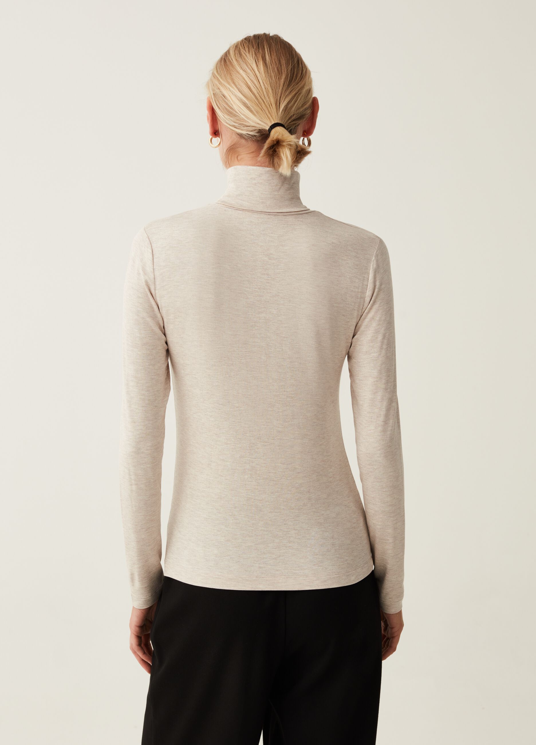 T-shirt a collo alto con maniche lunghe_2