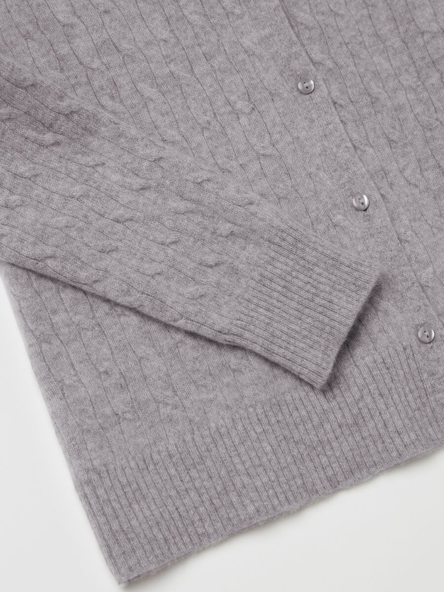 Cardigan in cable-knit cashmere with V neck_5