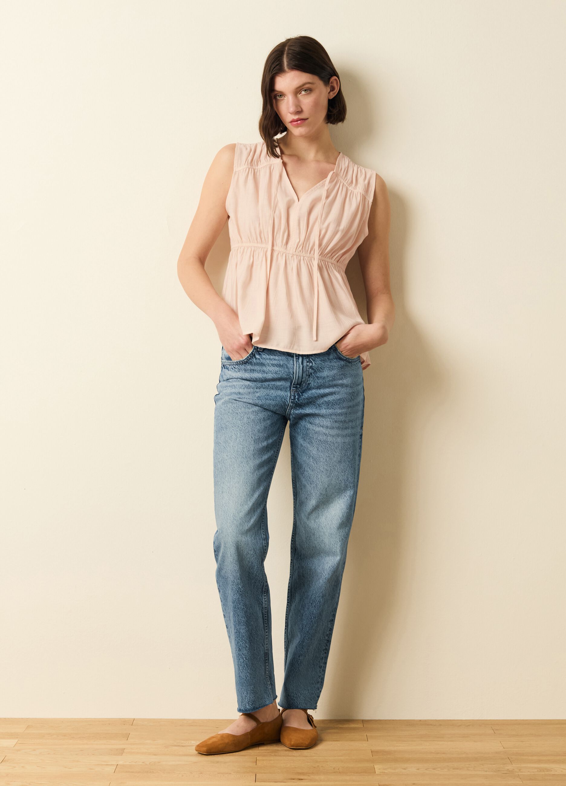 Blouse with V neck and laces