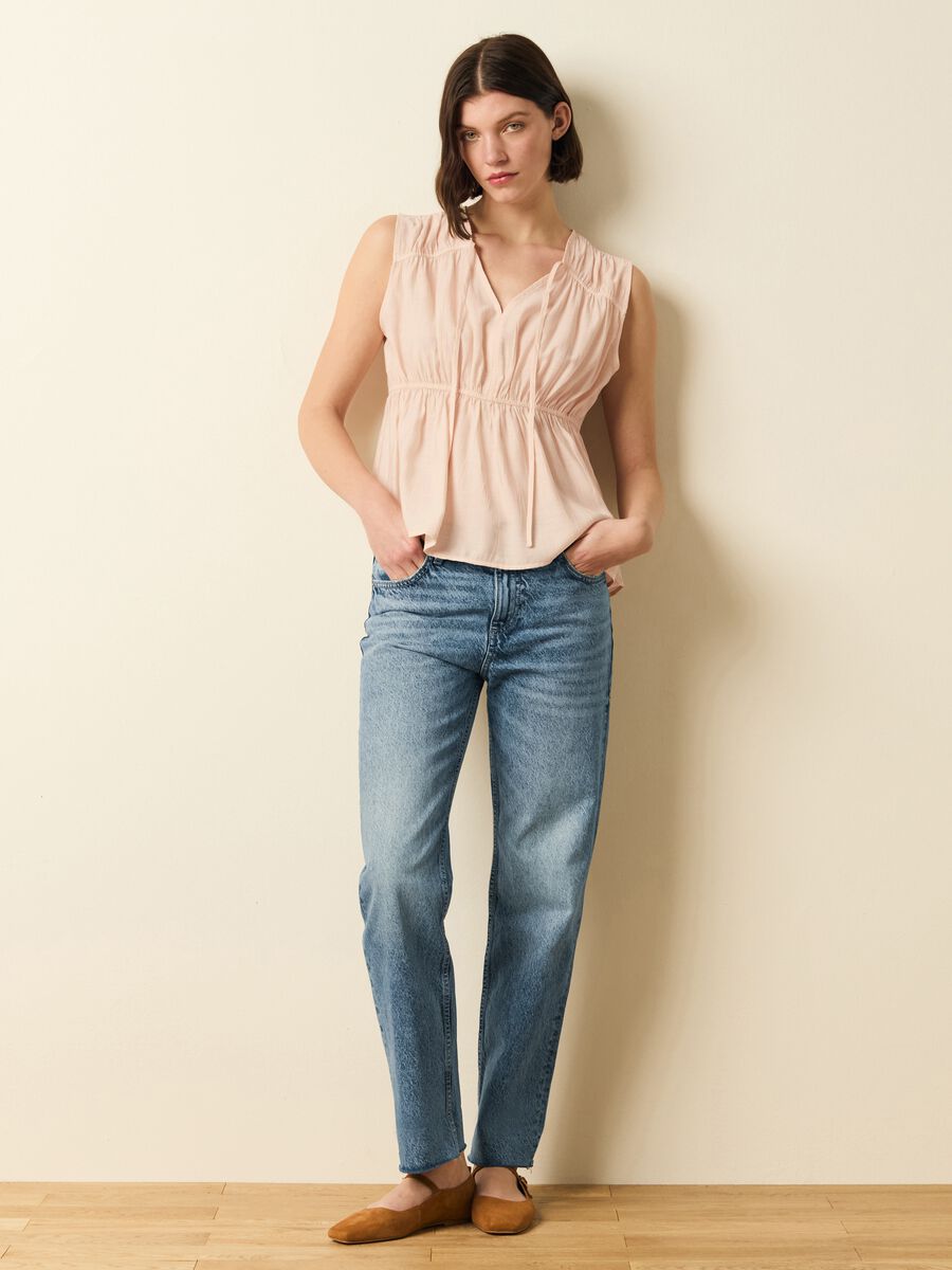 Blouse with V neck and laces_1