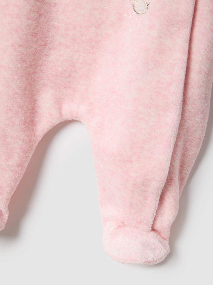 Pink newborn romper in cotton blend with snap closure and embroidery_3