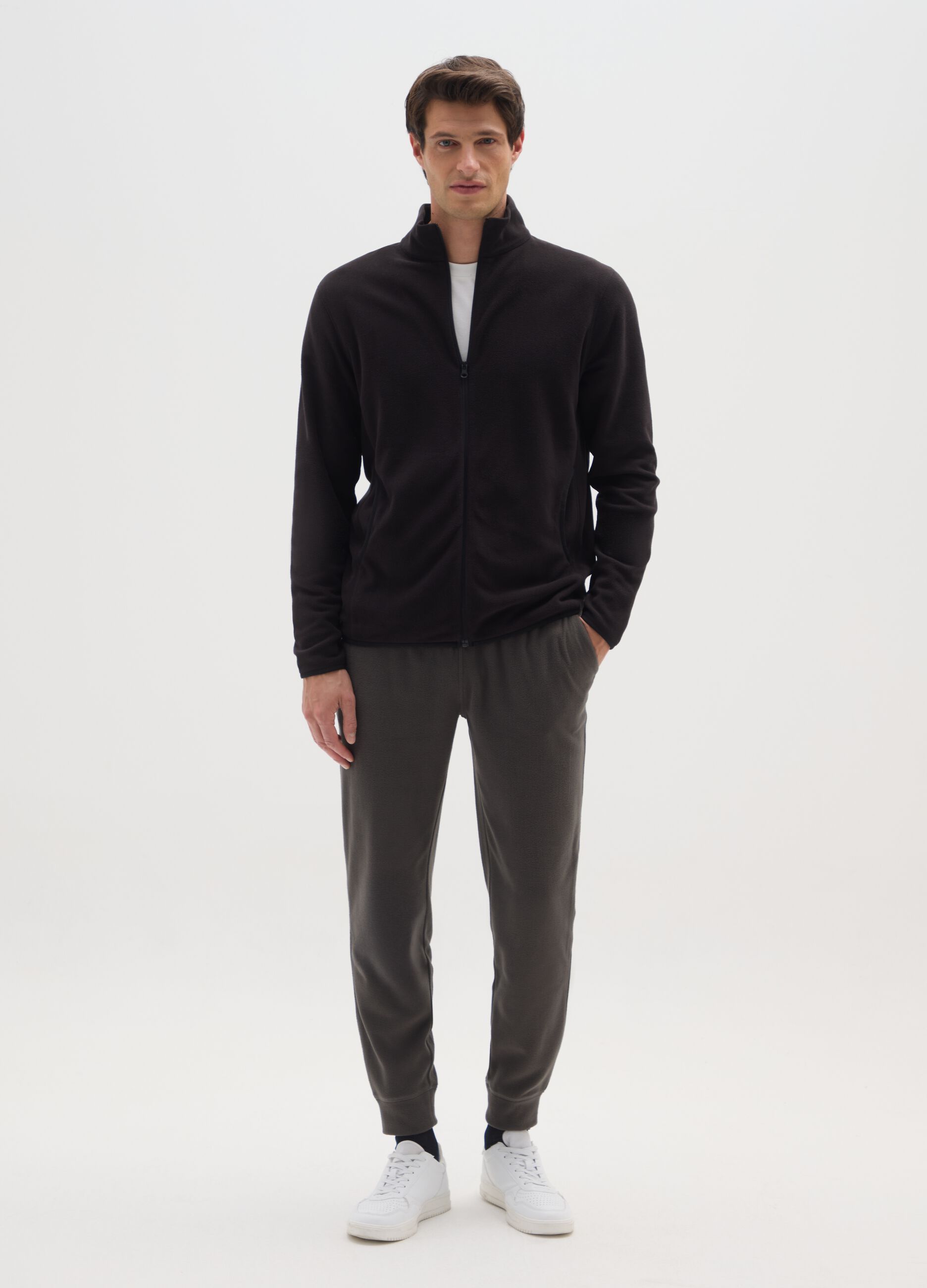 Grey fleece trousers with regular fit and elastic waist