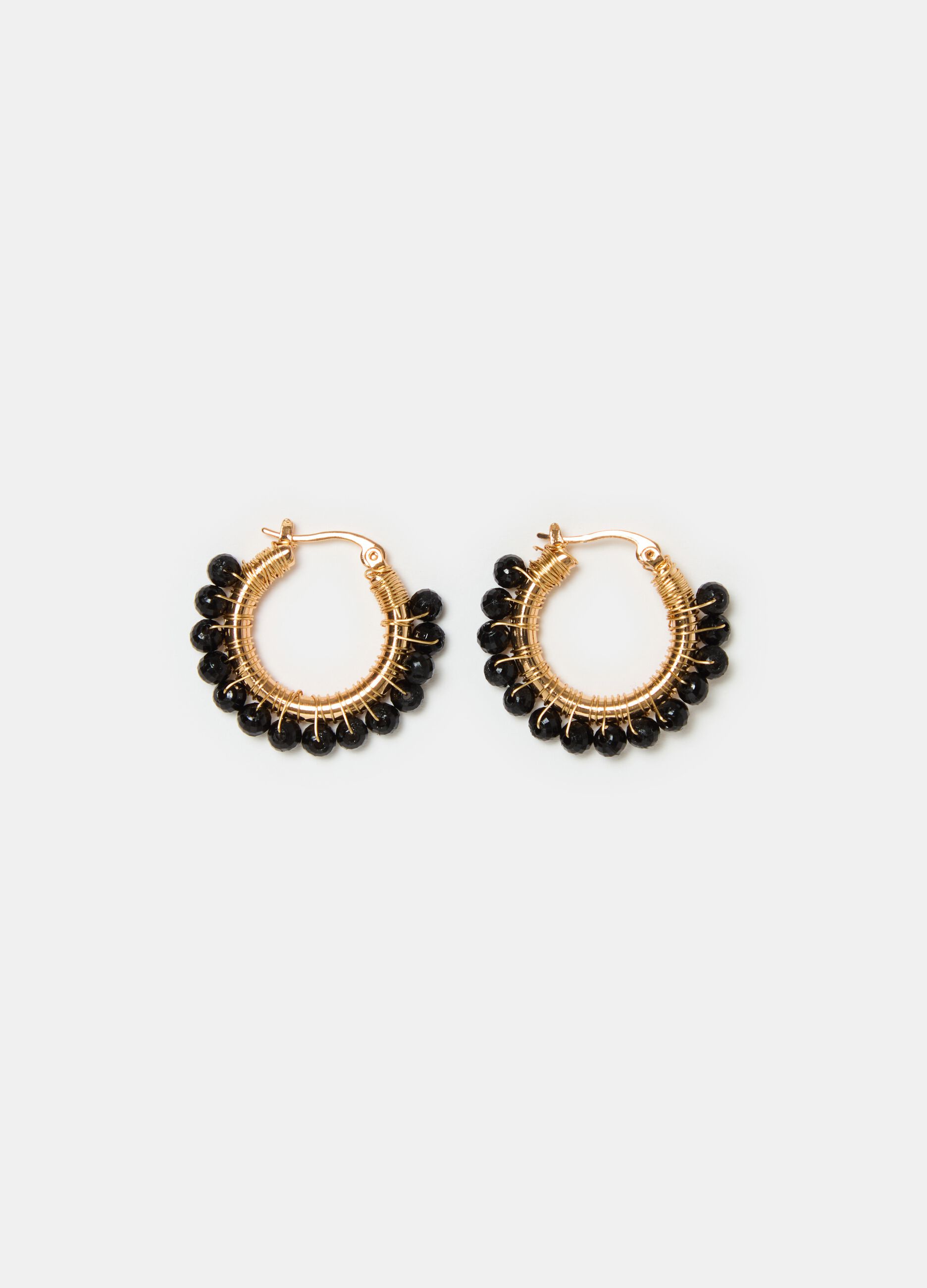 Hoop earrings with pearls