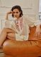 Camicia beige in puro cotone con ricami floreali_0