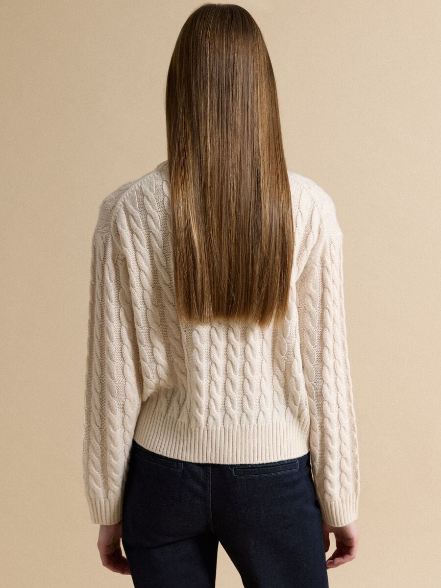 Maglia beige in misto lana a trecce con girocollo over fit_3