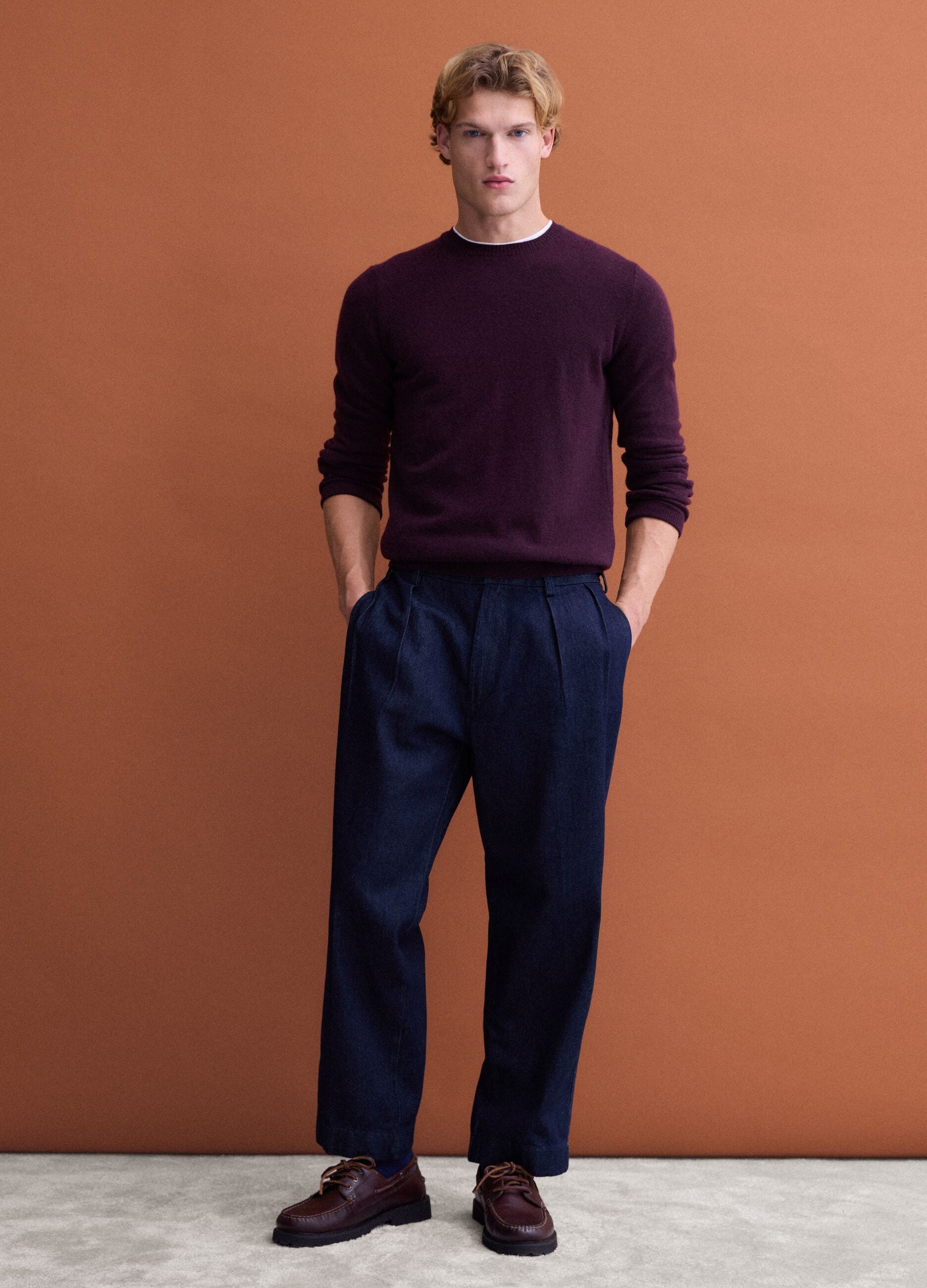 Pullover viola in pura lana a girocollo regular fit