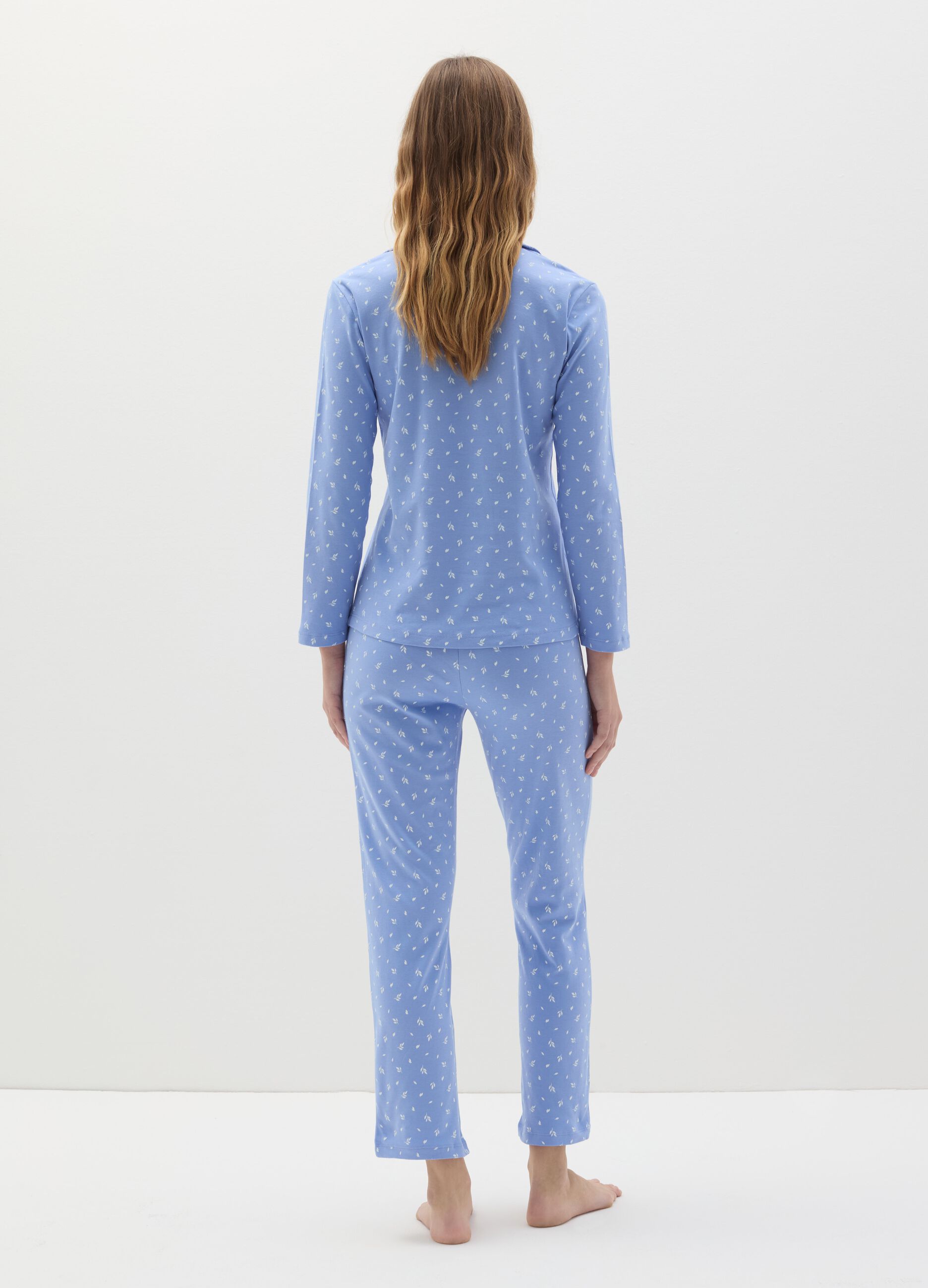 Long pyjamas with small leaves pattern