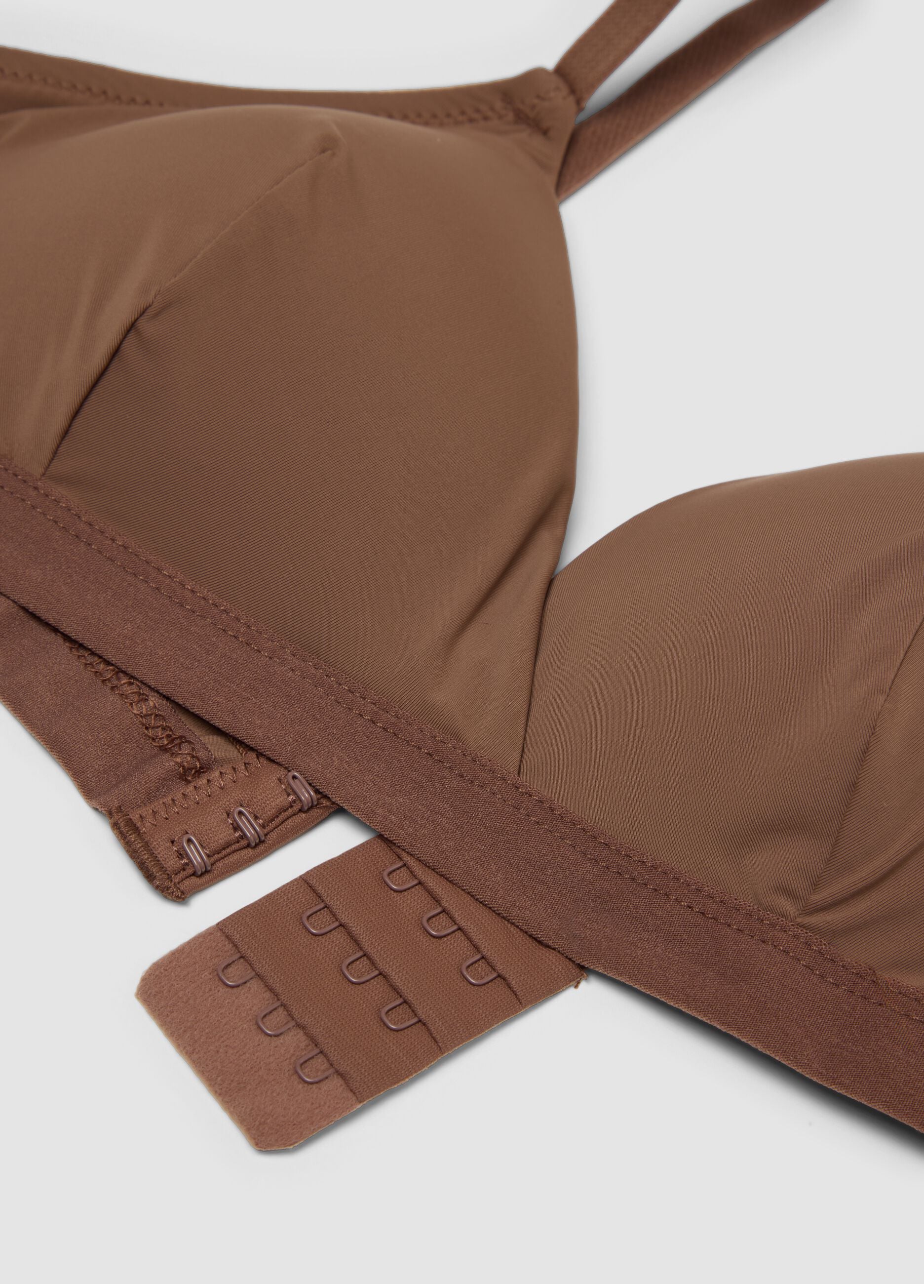 Reggiseno a triangolo beige con imbottitura rimovibile in tessuto elasticizzato