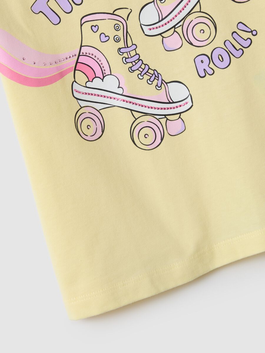 Yellow regular fit pure cotton girl's t-shirt with print_3