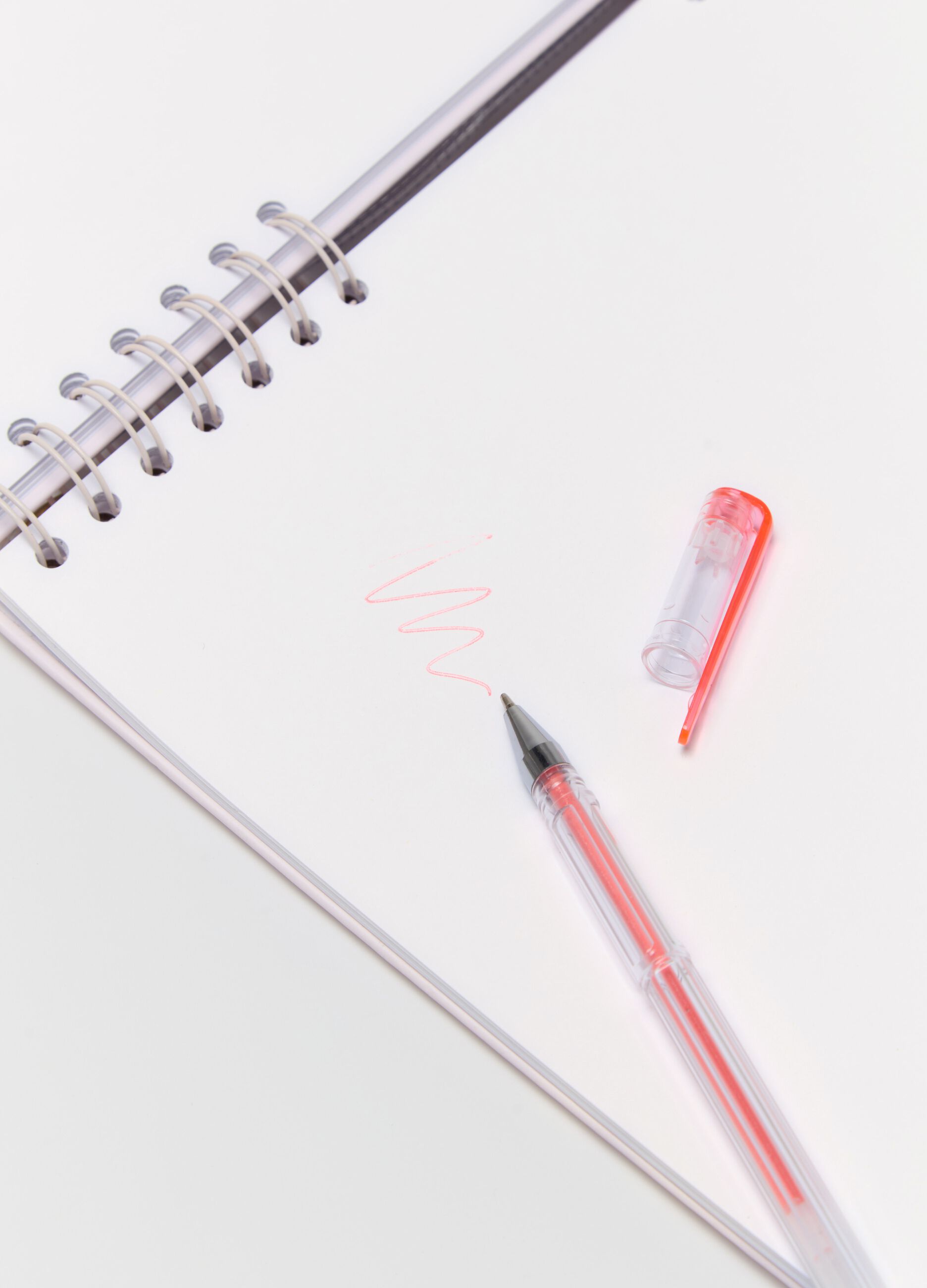 Drawing pad with 25 gel pens