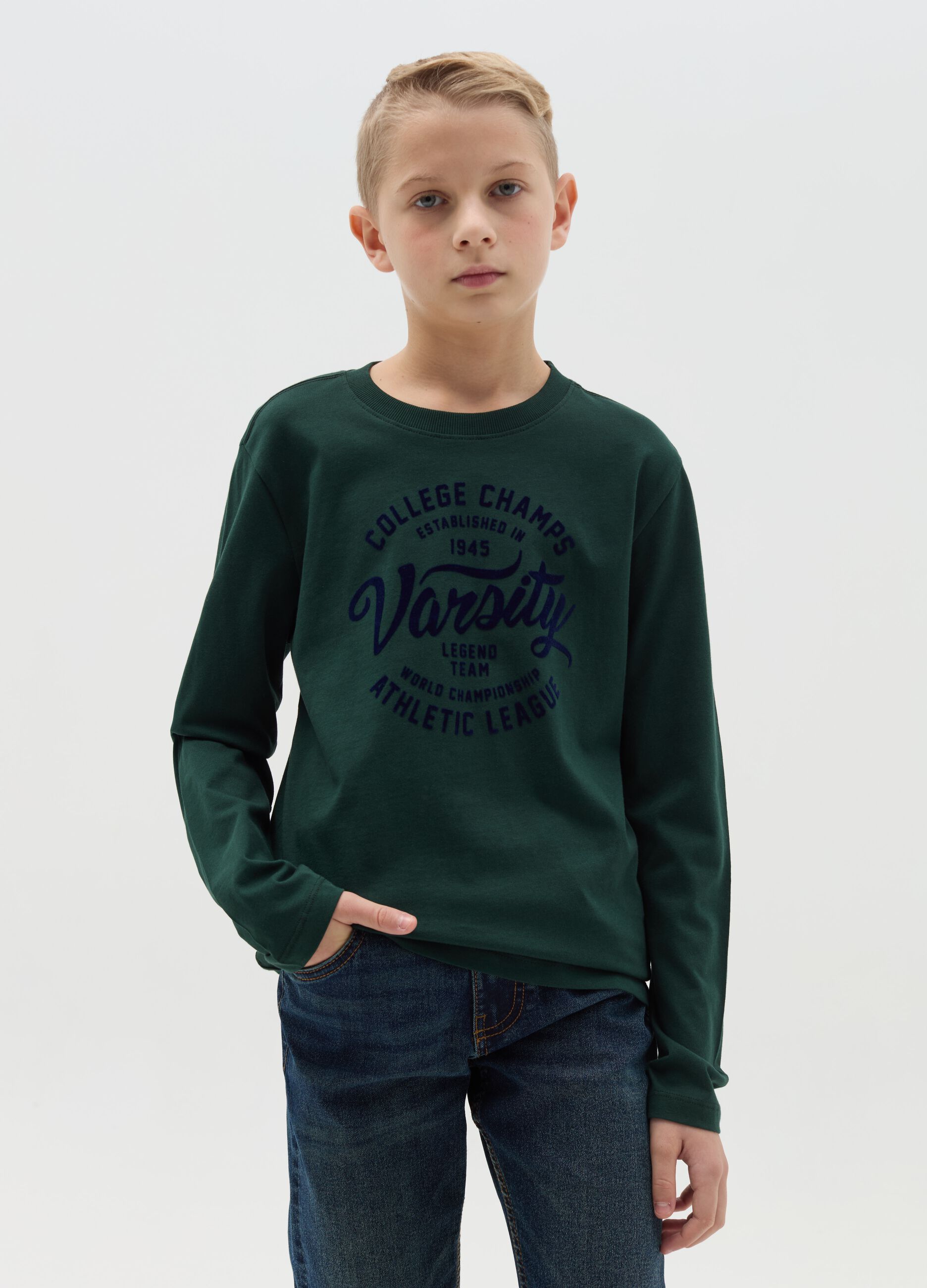 Long-sleeved T-shirt with "Varsity College" print