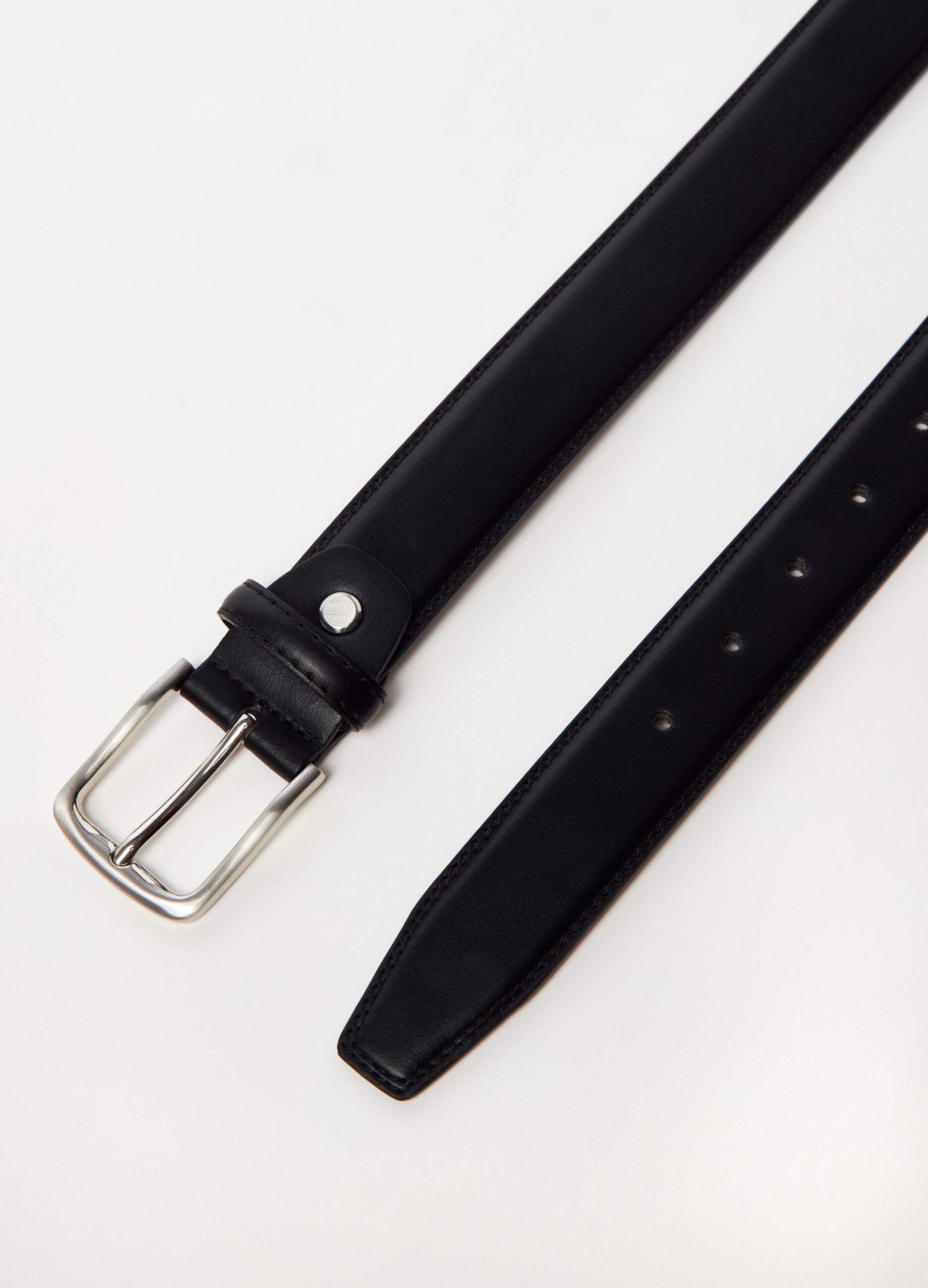 Skinny belt with metal buckle