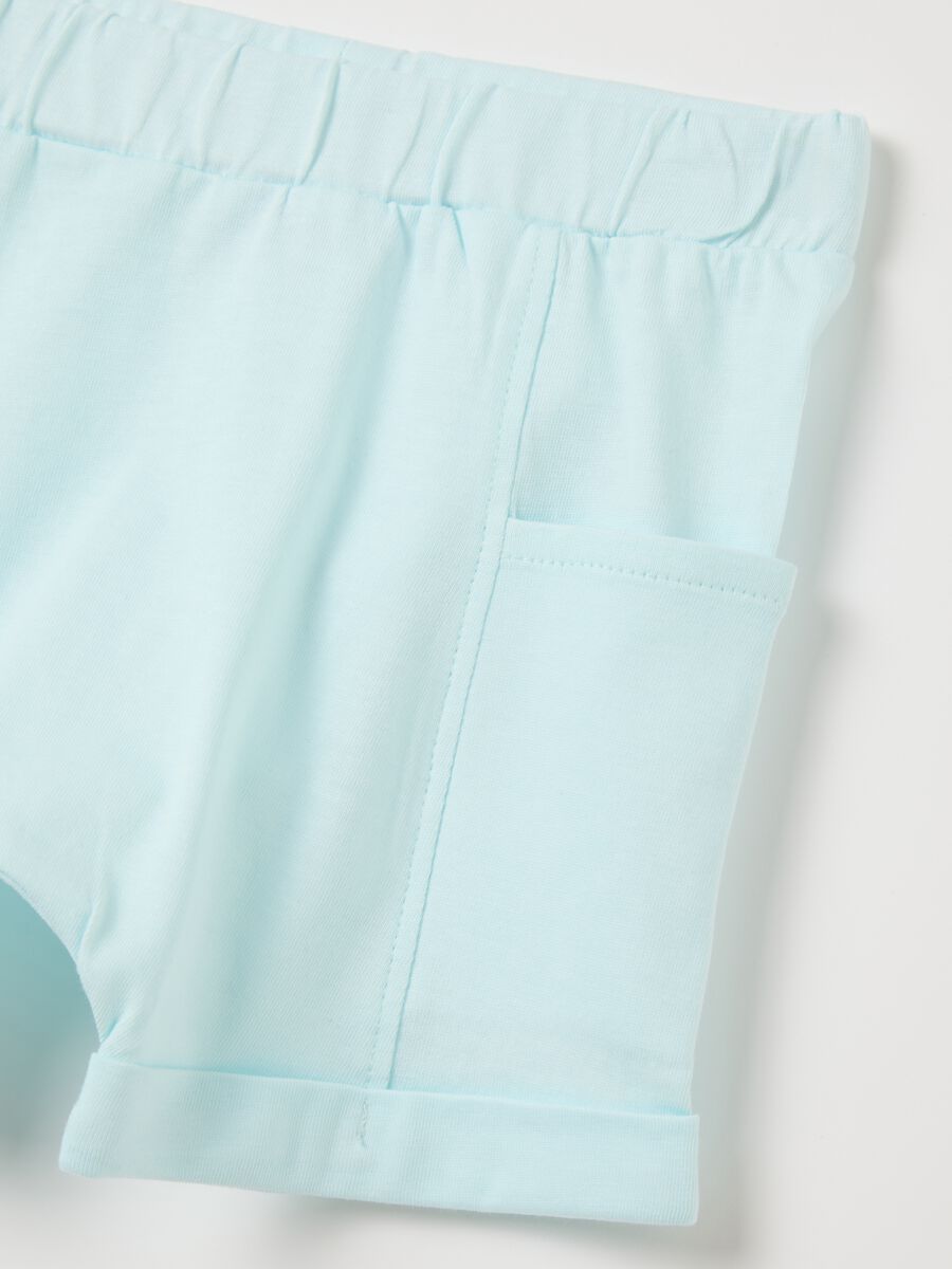 White and light blue shorts and T-shirt set in organic cotton with print_2