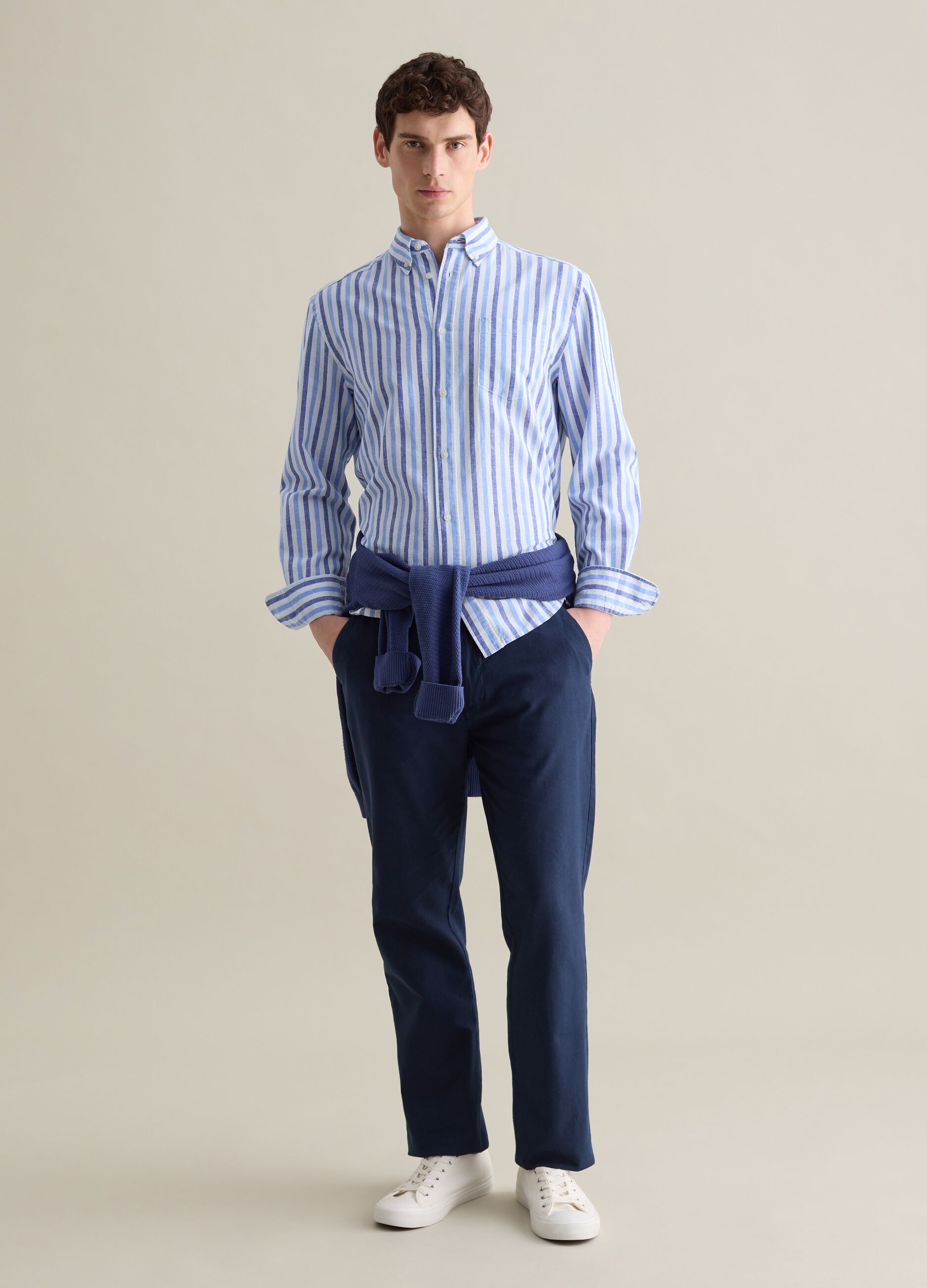 Blue chino trousers in linen and cotton