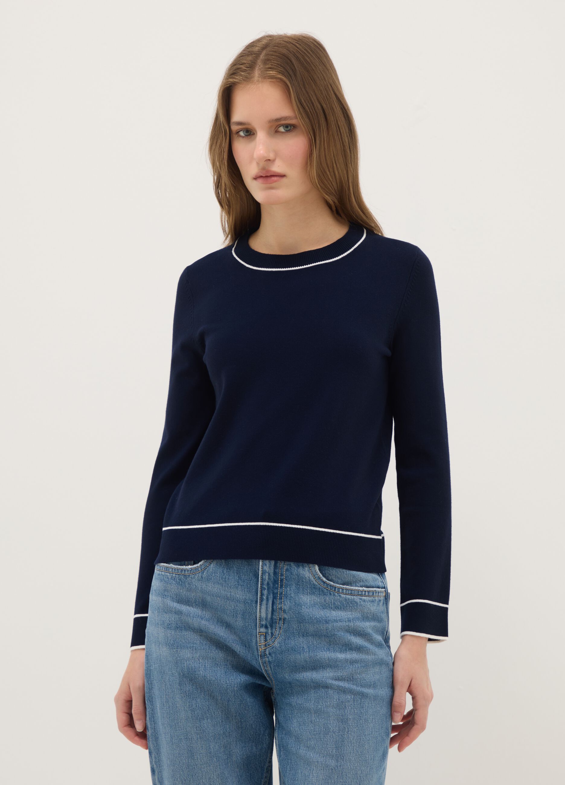 Regular fit blue crew neck jumper with contrast details