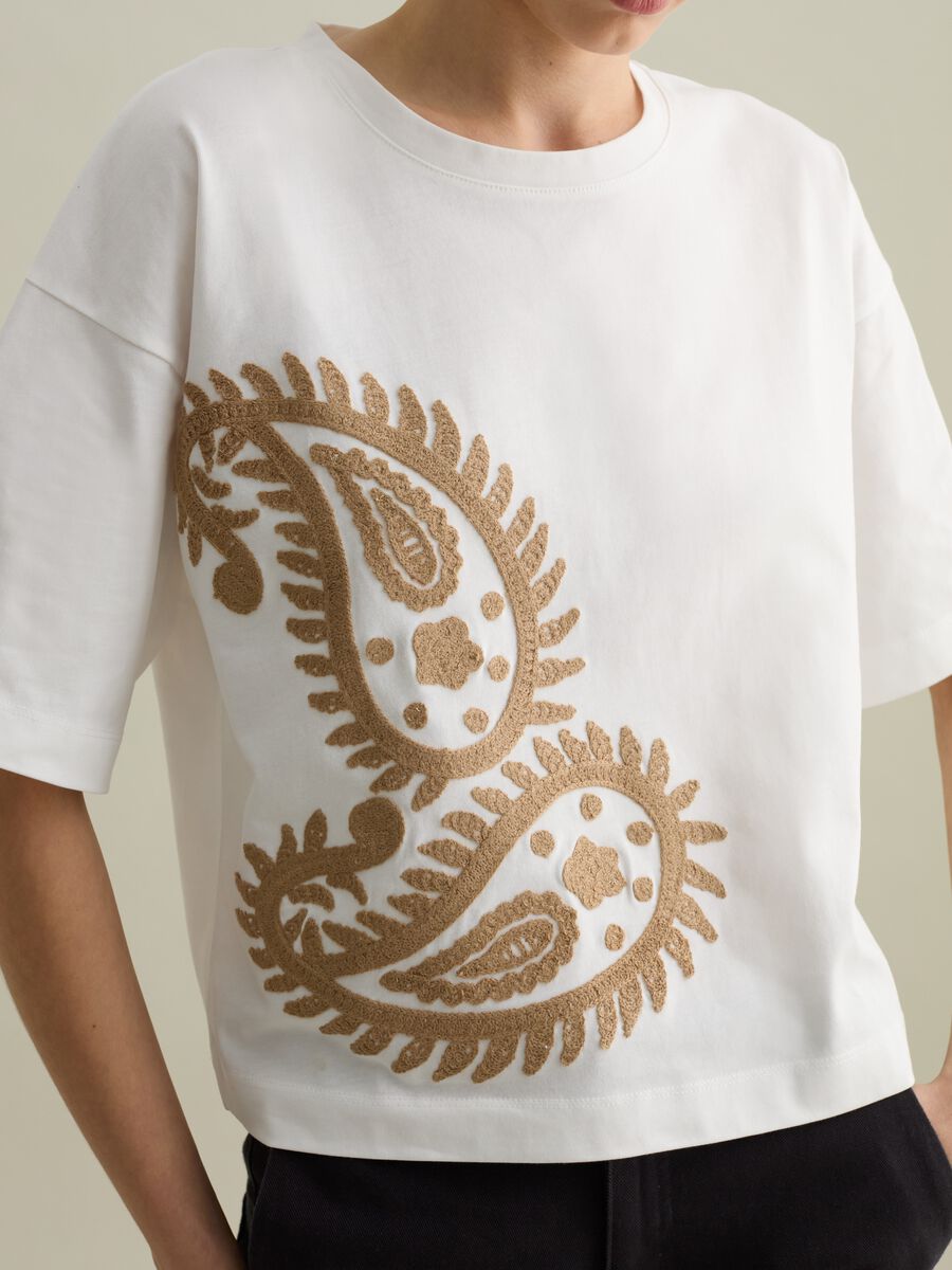 White paisley print T-shirt_2