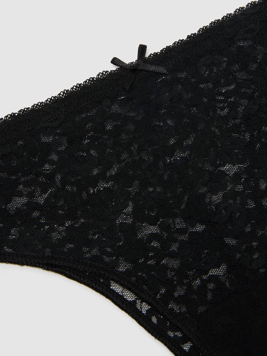 Black Lace Regular Fit Thong_5