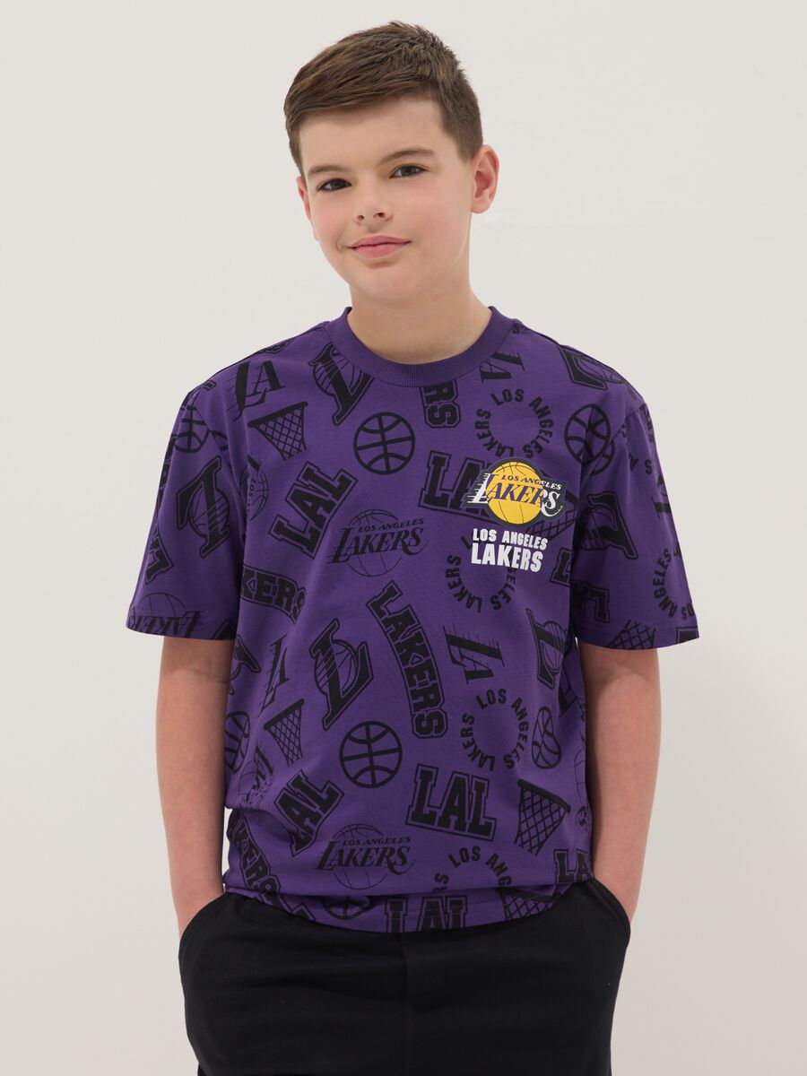 T-shirt viola in puro cotone con stampa Lakers per ragazzo_0