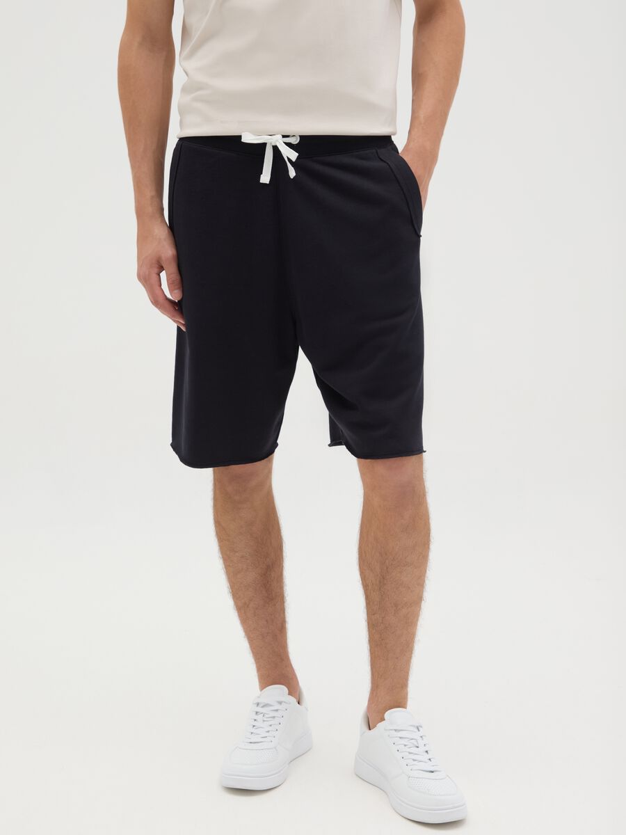 Men's regular fit adjustable black stretch cotton shorts_1